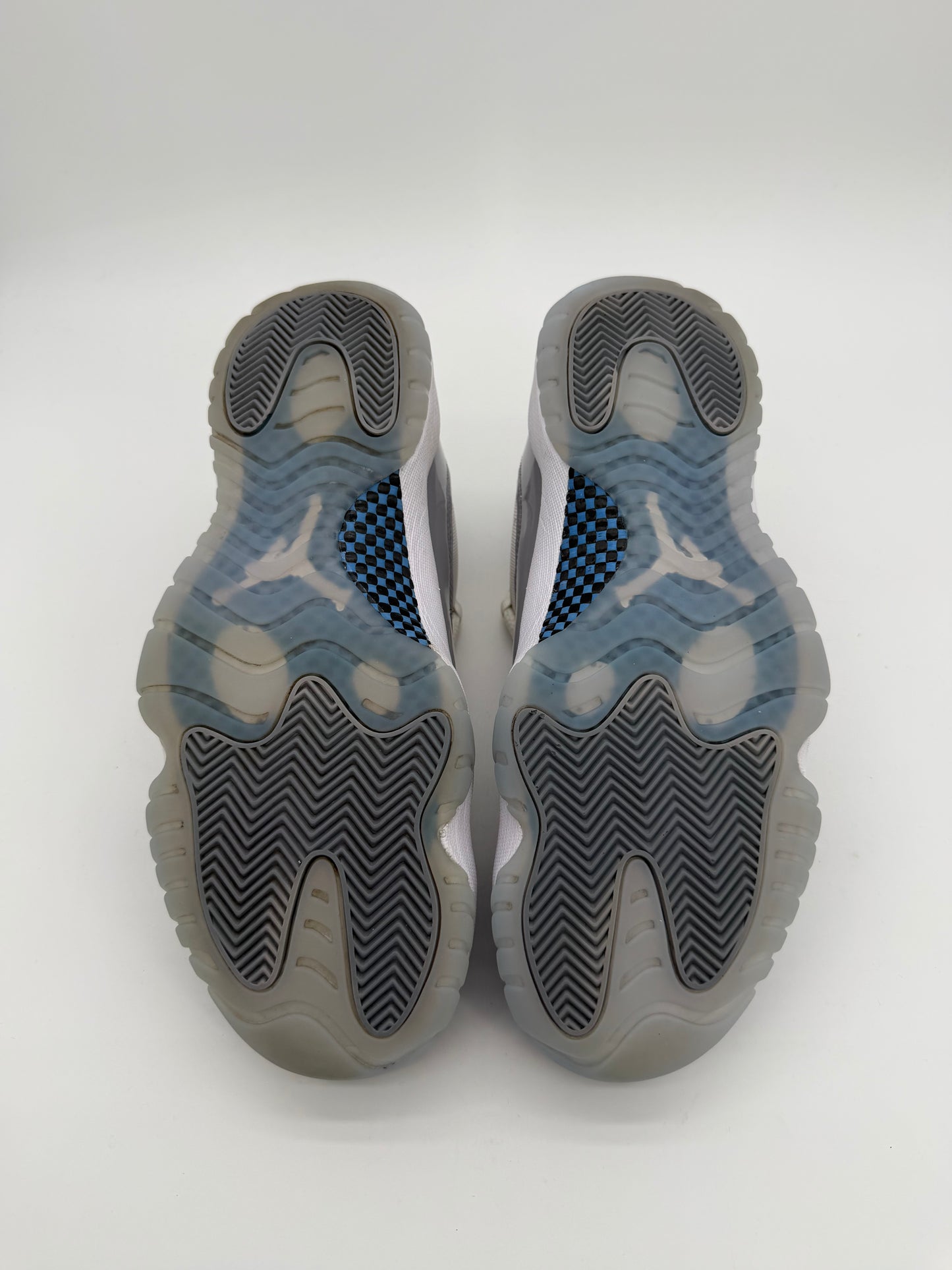 Jordan 11 Retro Low Cement Grey