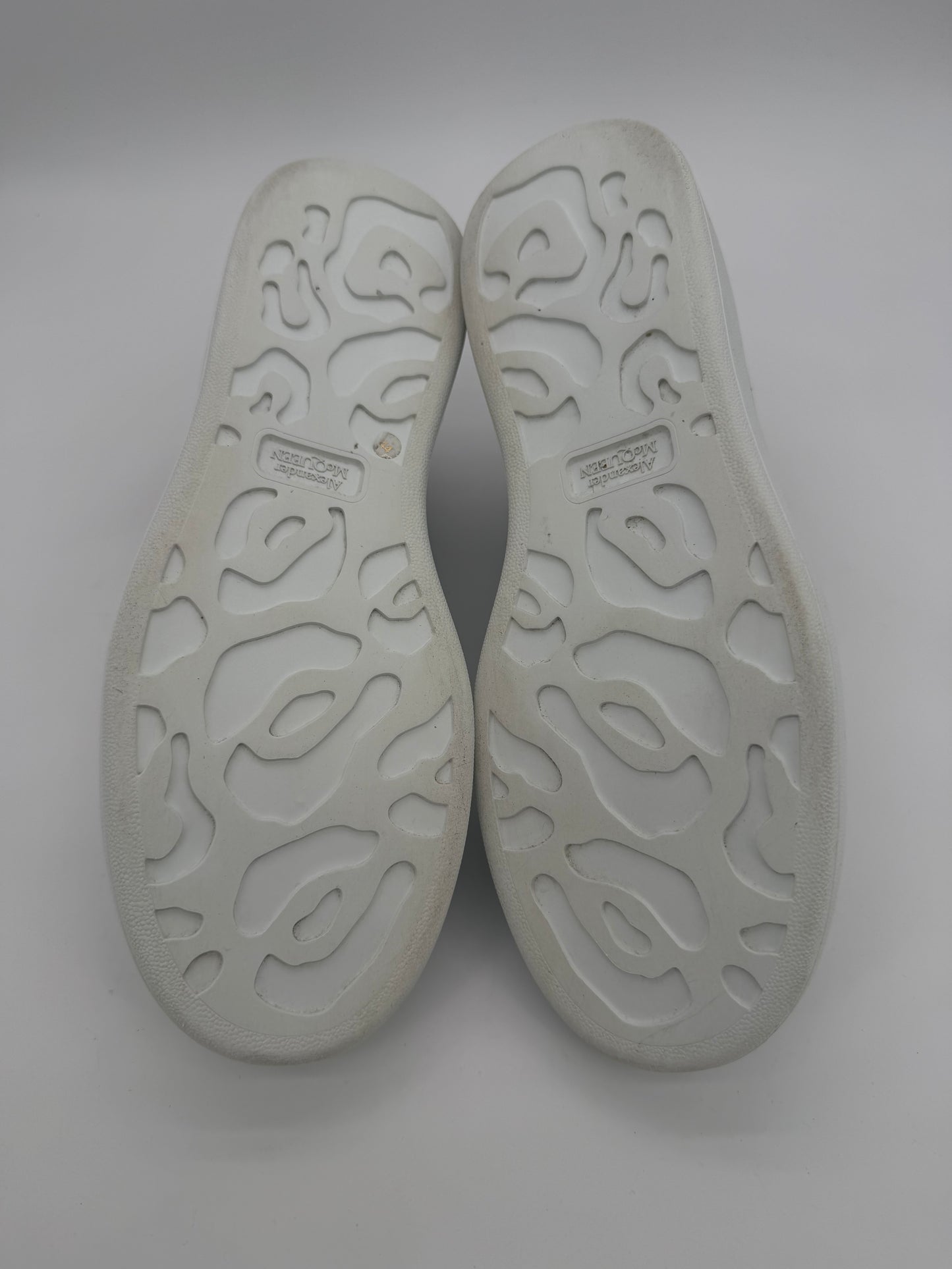 Alexander McQueen Oversized White Black