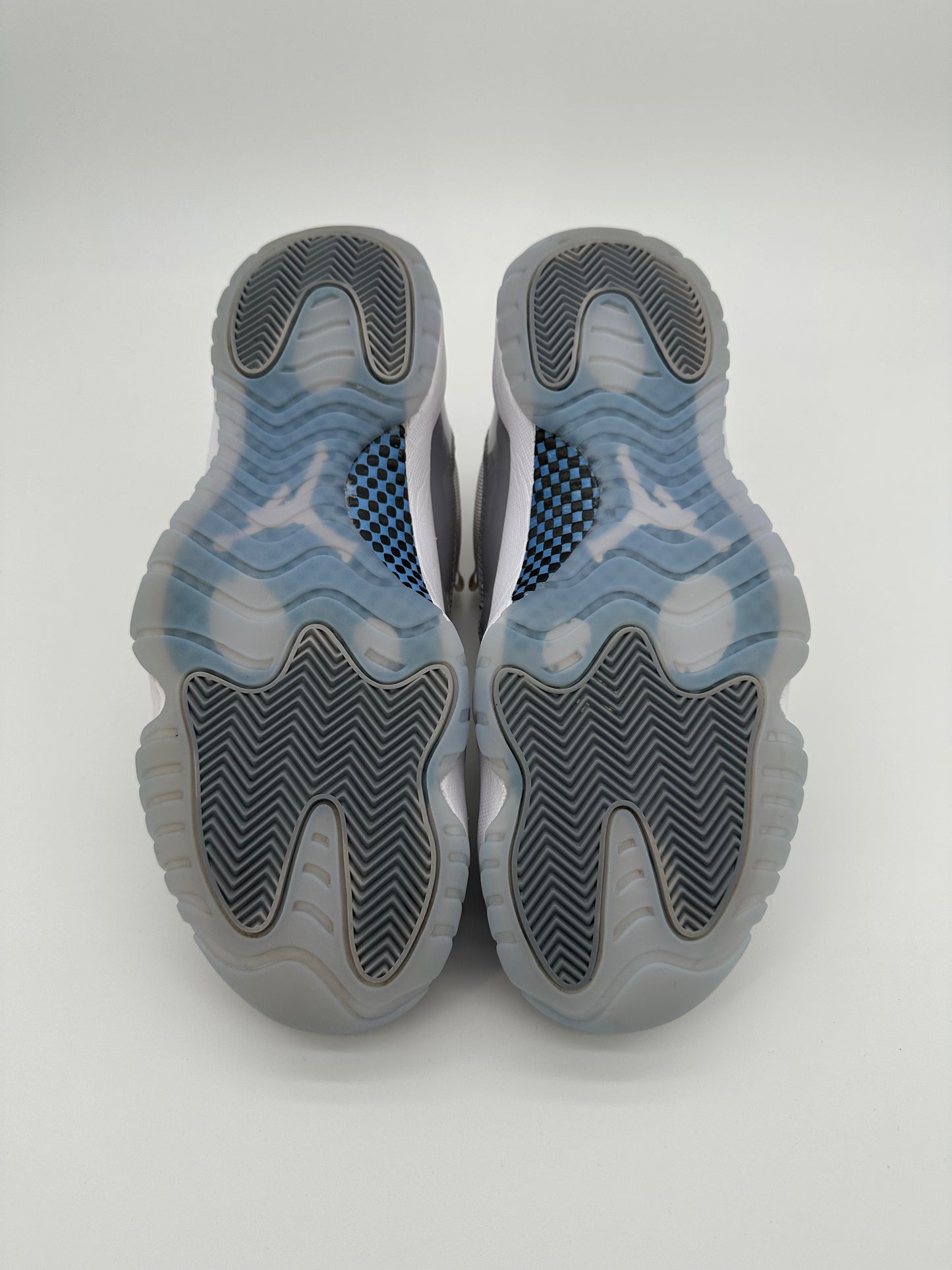 Jordan 11 Retro Low Cement Grey