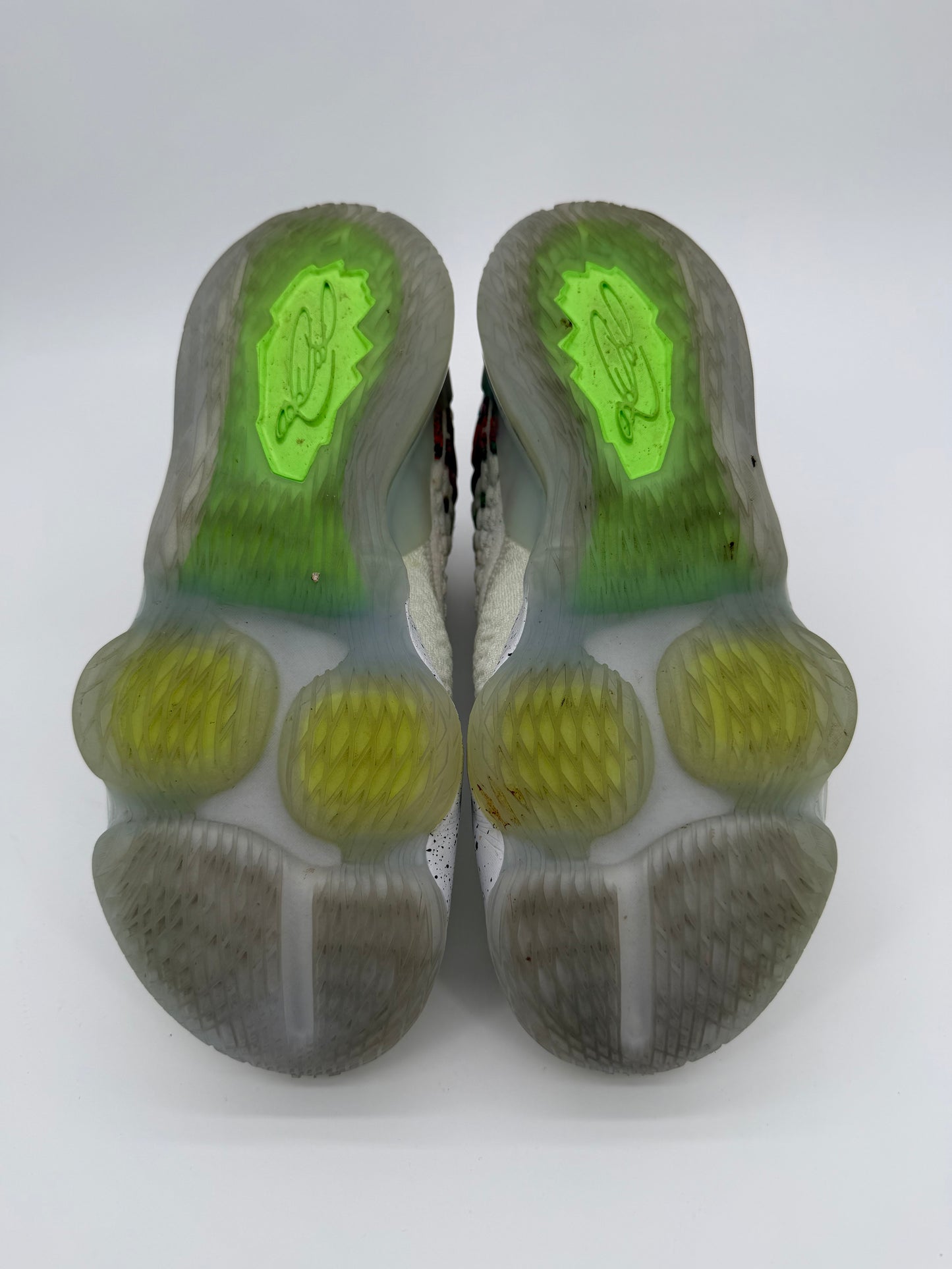 Nike LeBron 17 Air Command Force