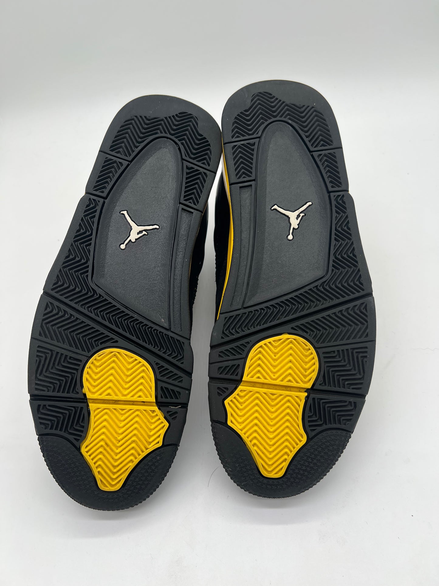 Jordan 4 Retro Thunder (2023)