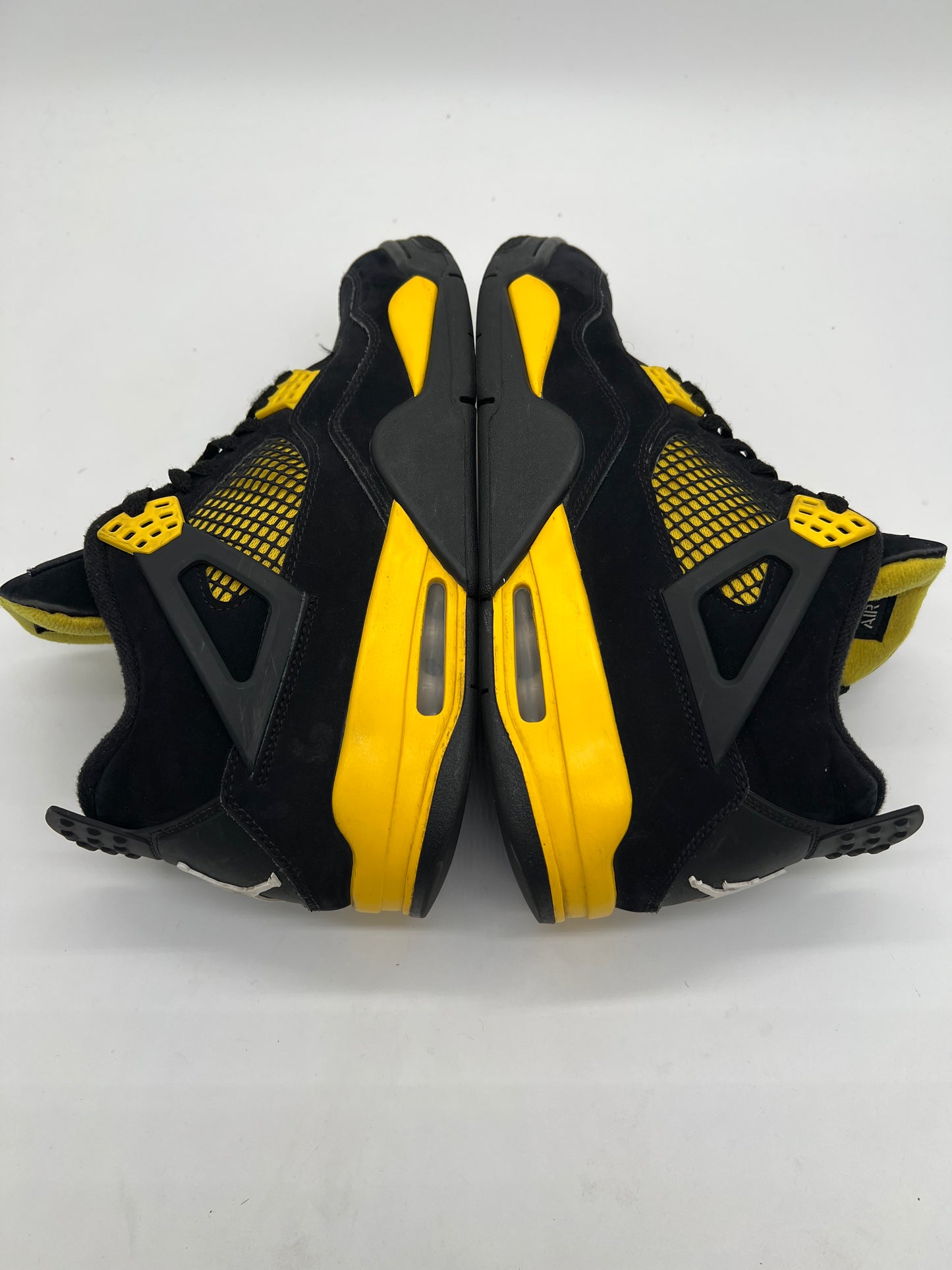 Jordan 4 Retro Thunder (2023)