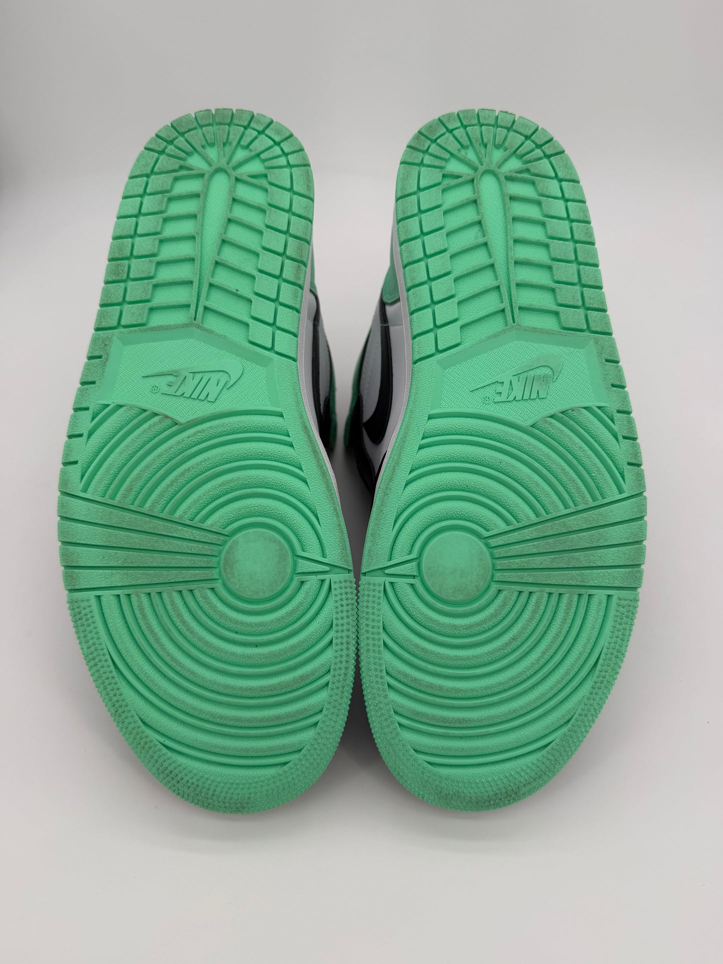 Jordan 1 Retro High OG Green Glow