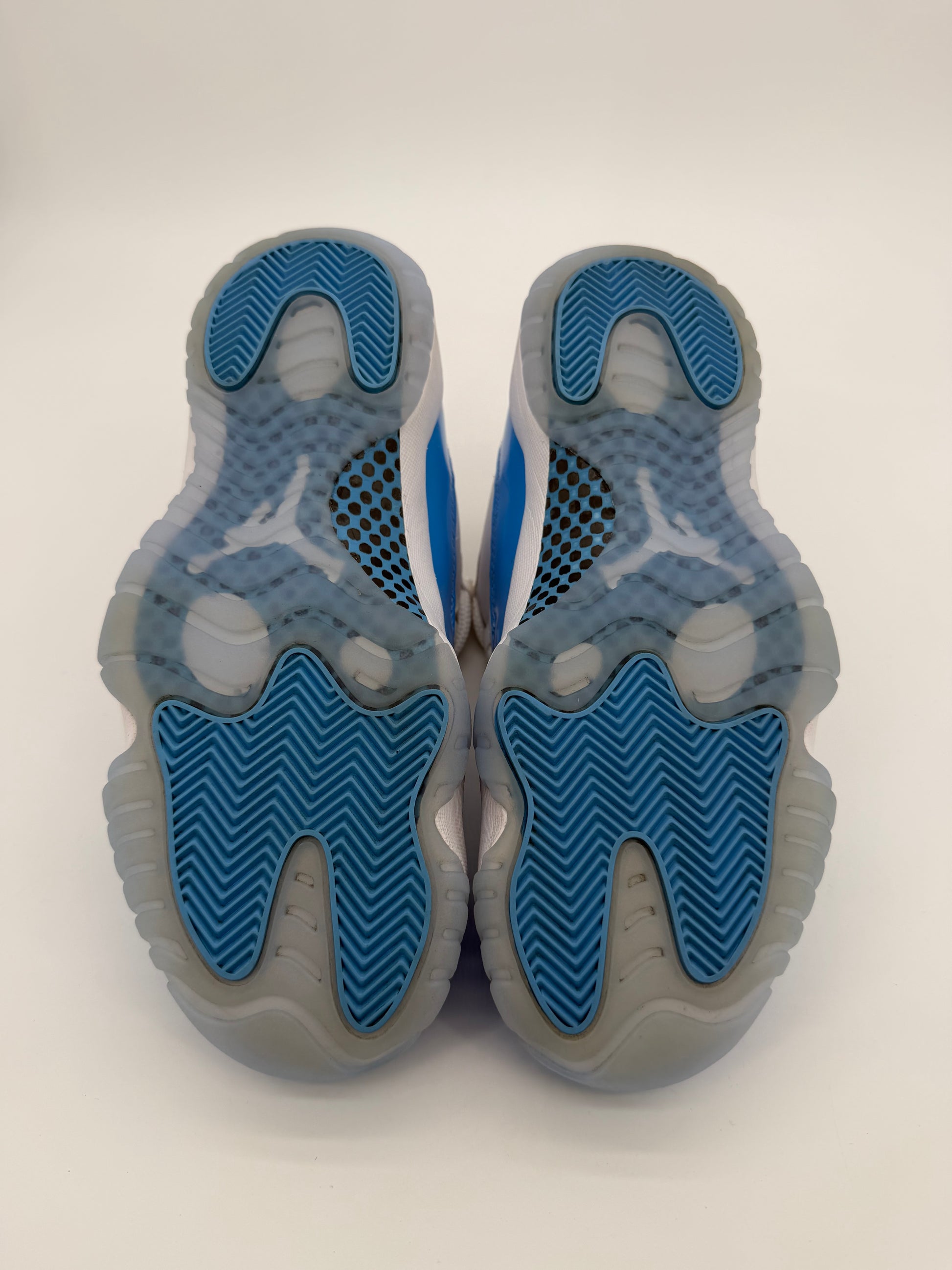 Jordan 11 Retro Low University Blue (2026)