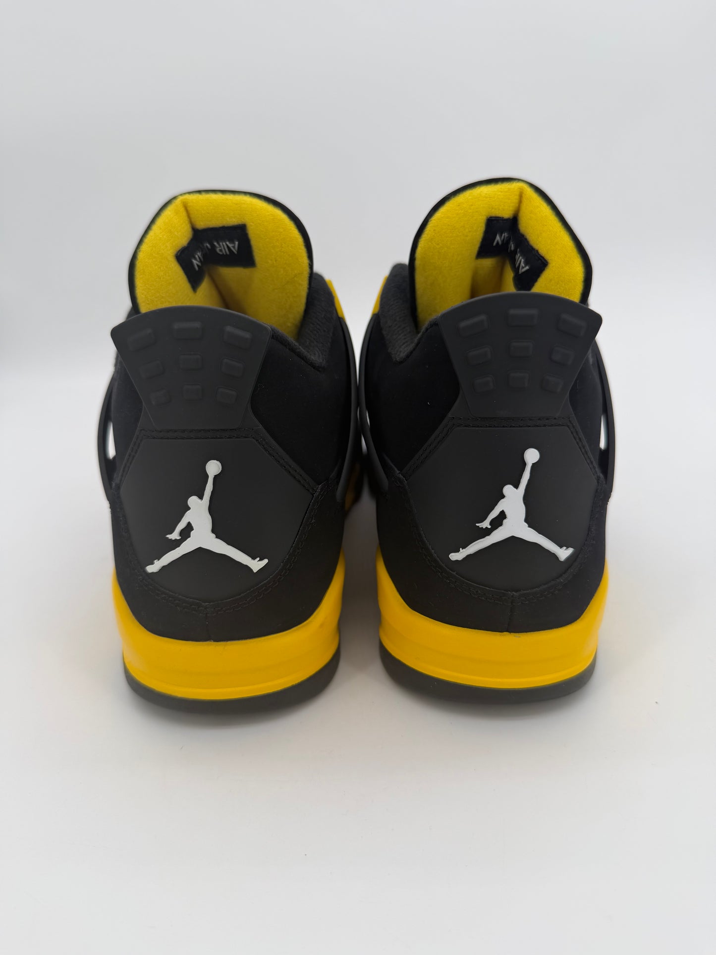 Jordan 4 Retro Thunder (2023)