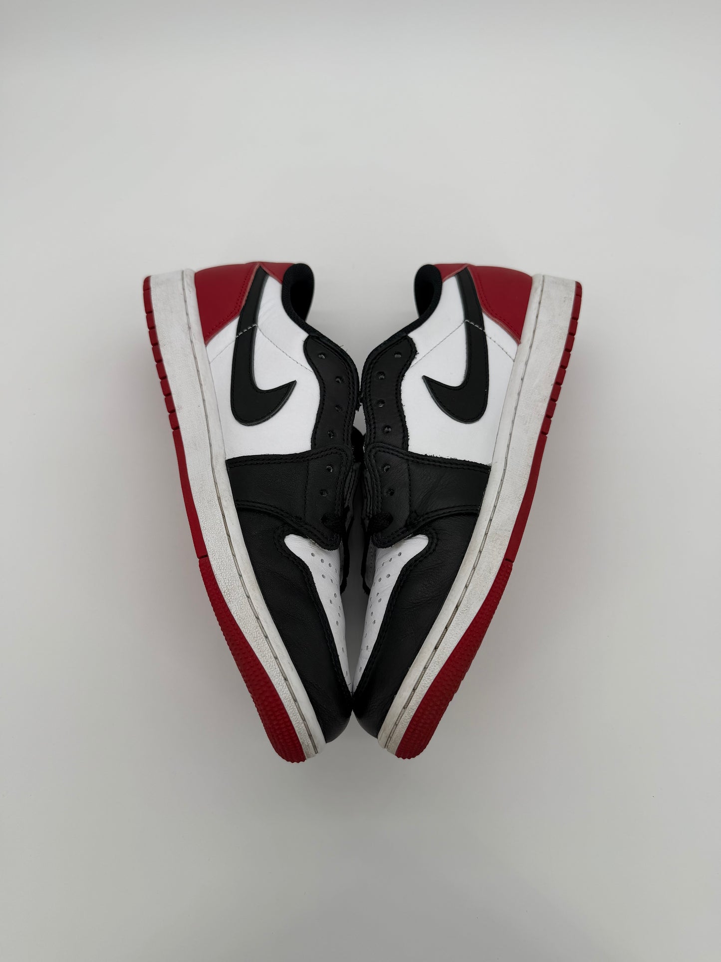 Jordan 1 Retro Low OG Black Toe (2023)
