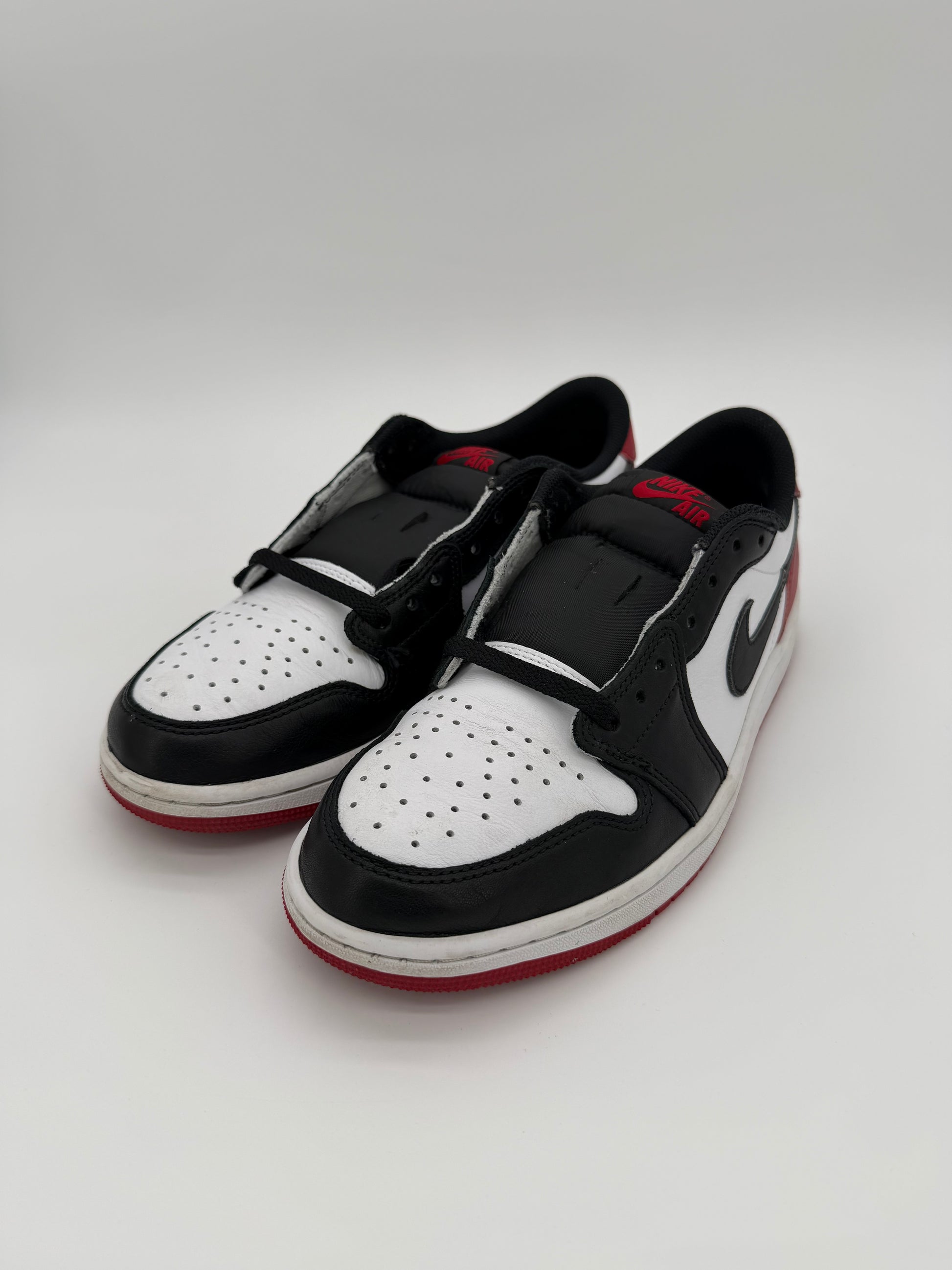 Jordan 1 Retro Low OG Black Toe (2023)