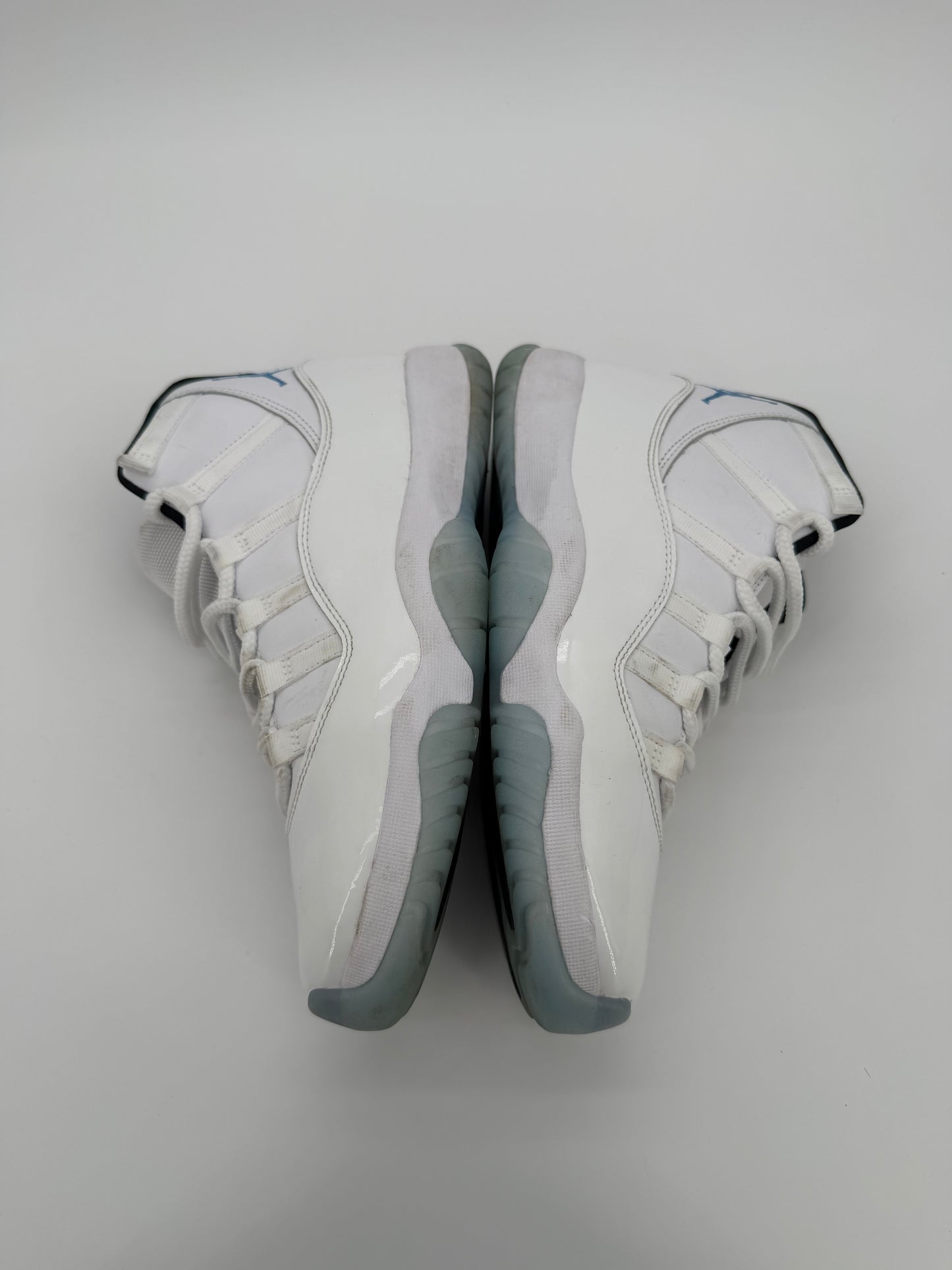 Jordan 11 Retro Legend Blue (2024)
