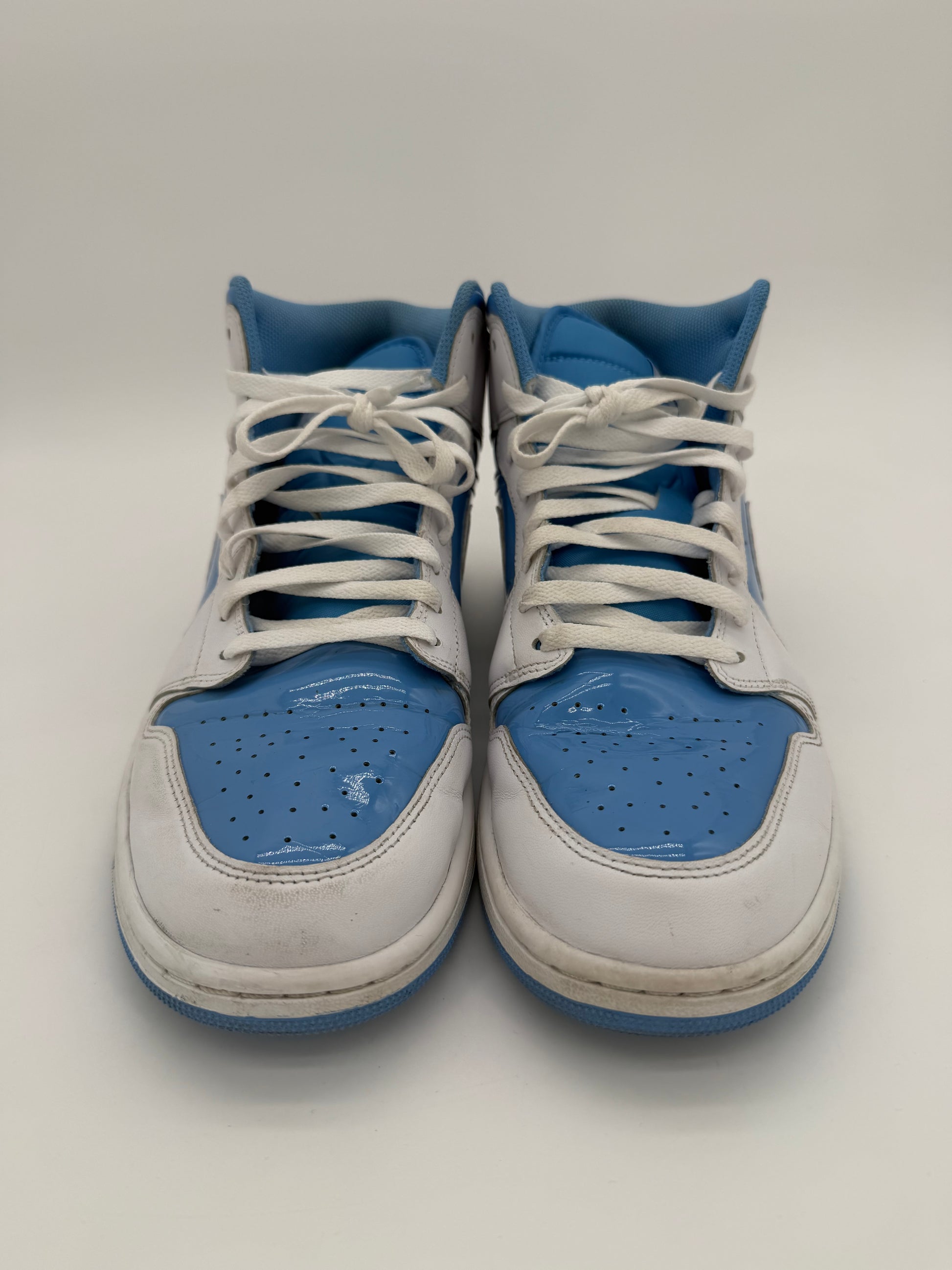 Jordan 1 Mid Legend Blue