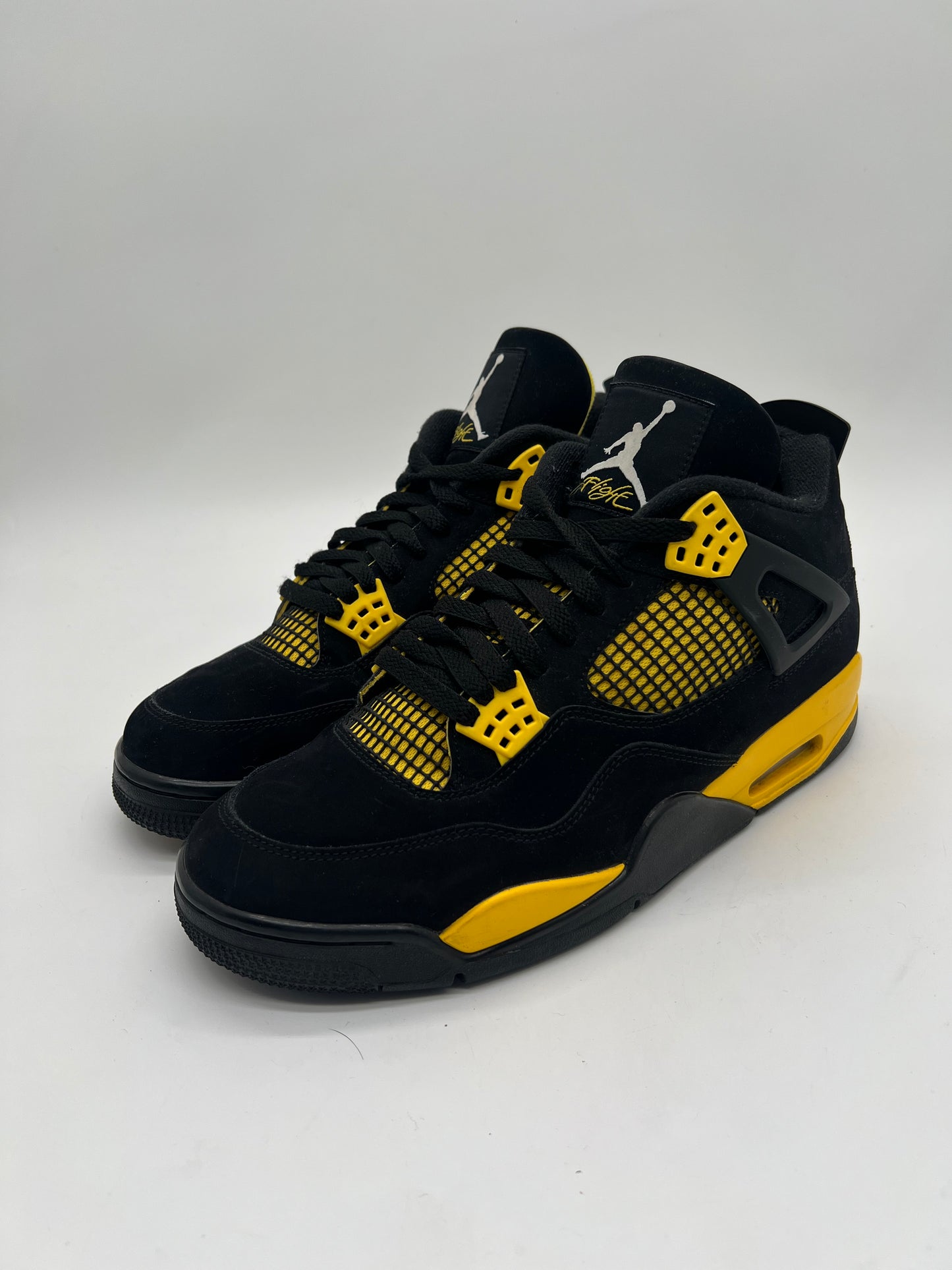 Jordan 4 Retro Thunder (2023)