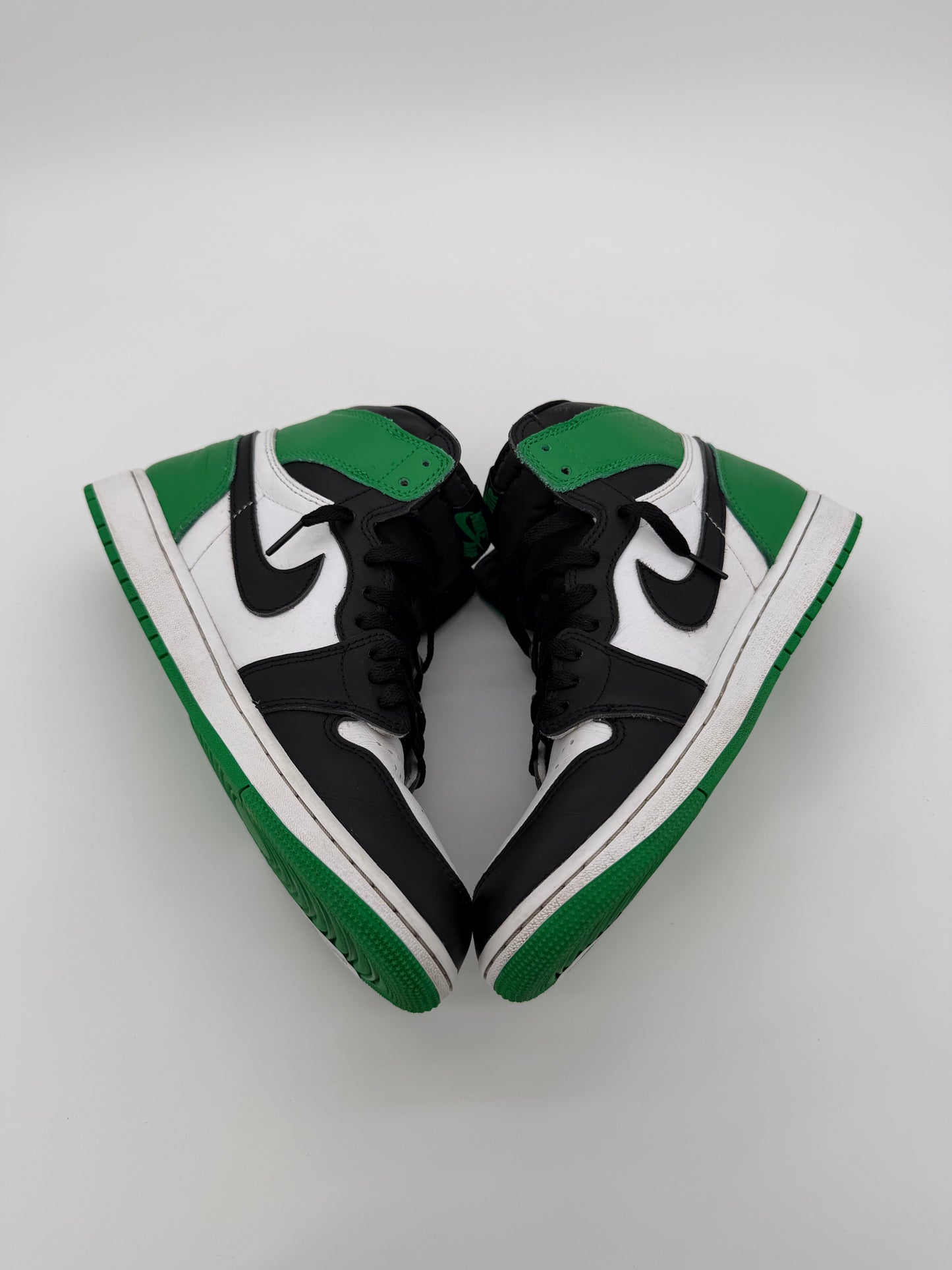 Jordan 1 Retro High OG Lucky Green need pics