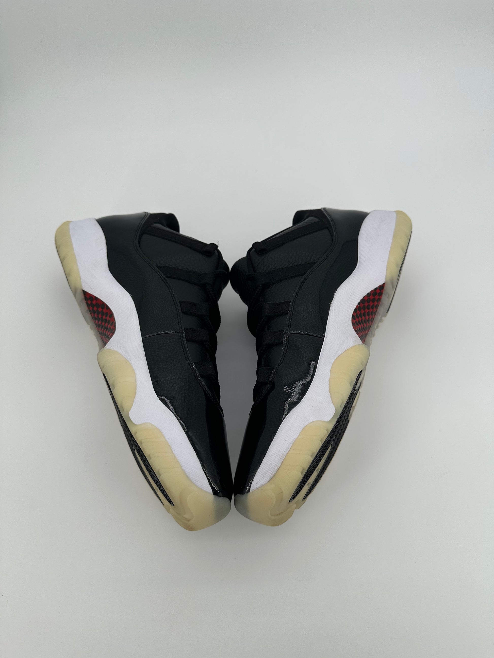 Jordan 11 Retro Low 72-10