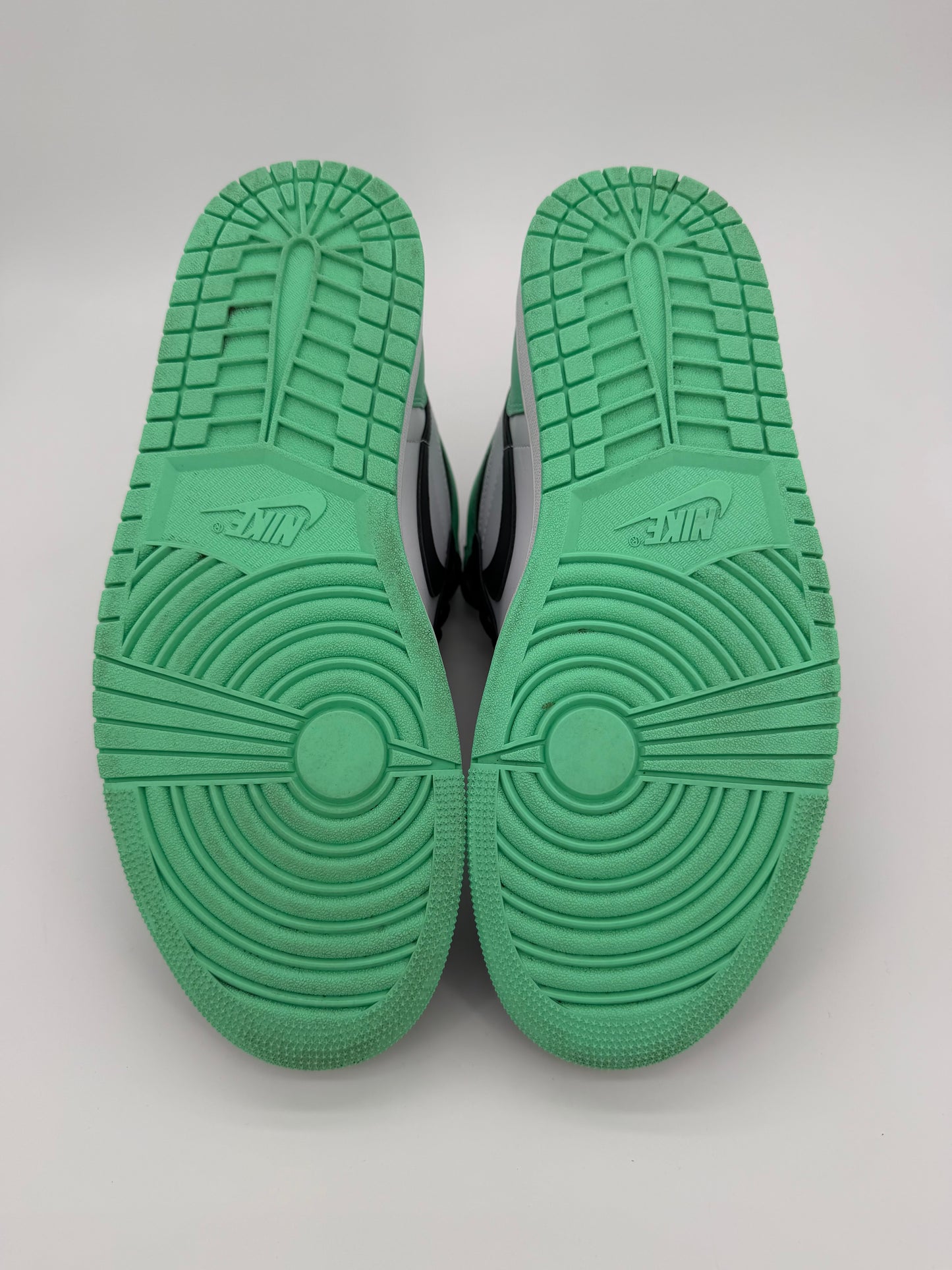 Jordan 1 Retro High OG Green Glow
