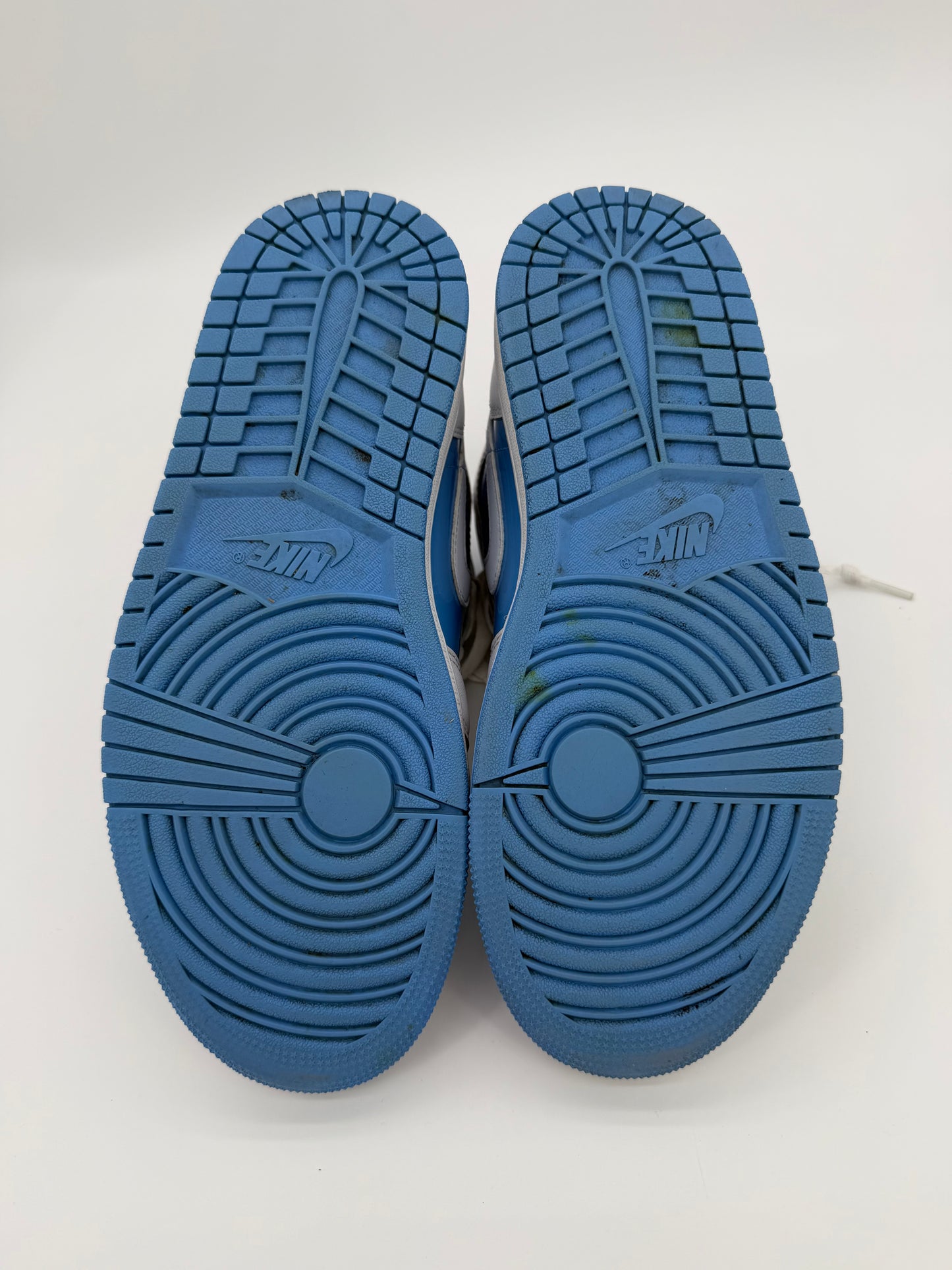 Jordan 1 Mid Legend Blue