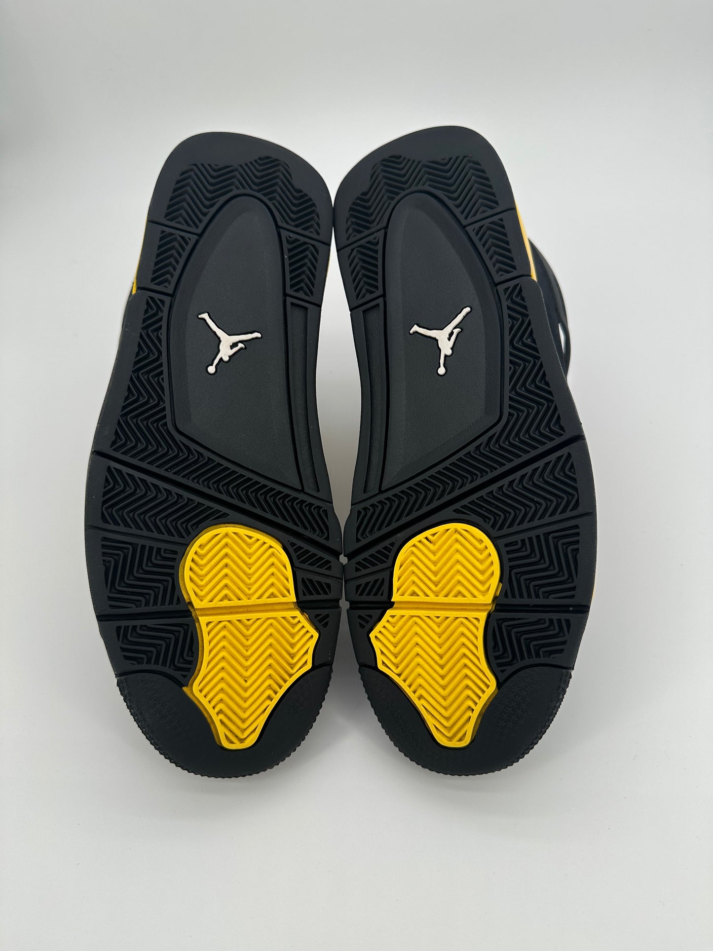 Jordan 4 Retro Thunder (2023)