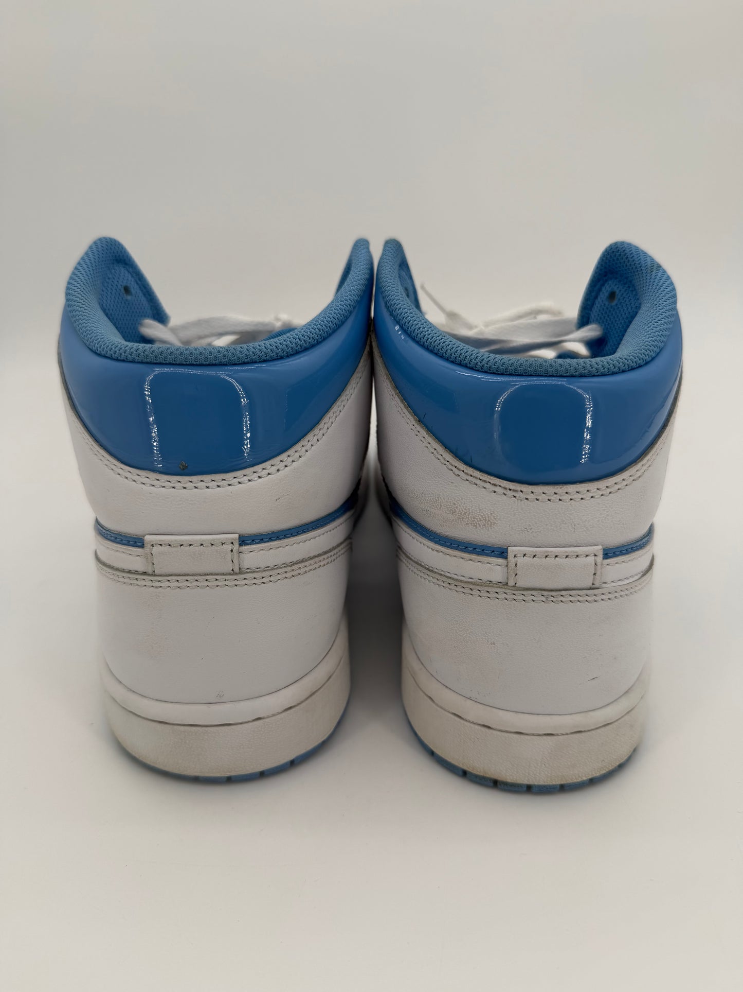 Jordan 1 Mid Legend Blue