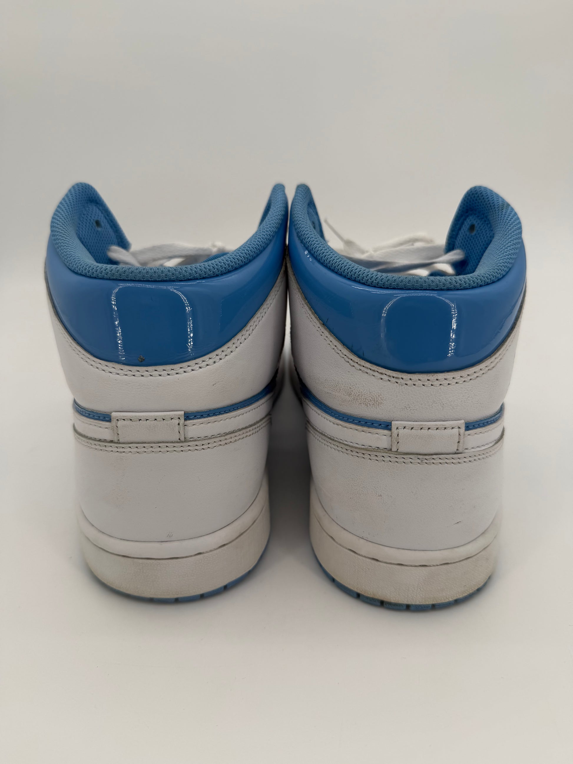 Jordan 1 Mid Legend Blue
