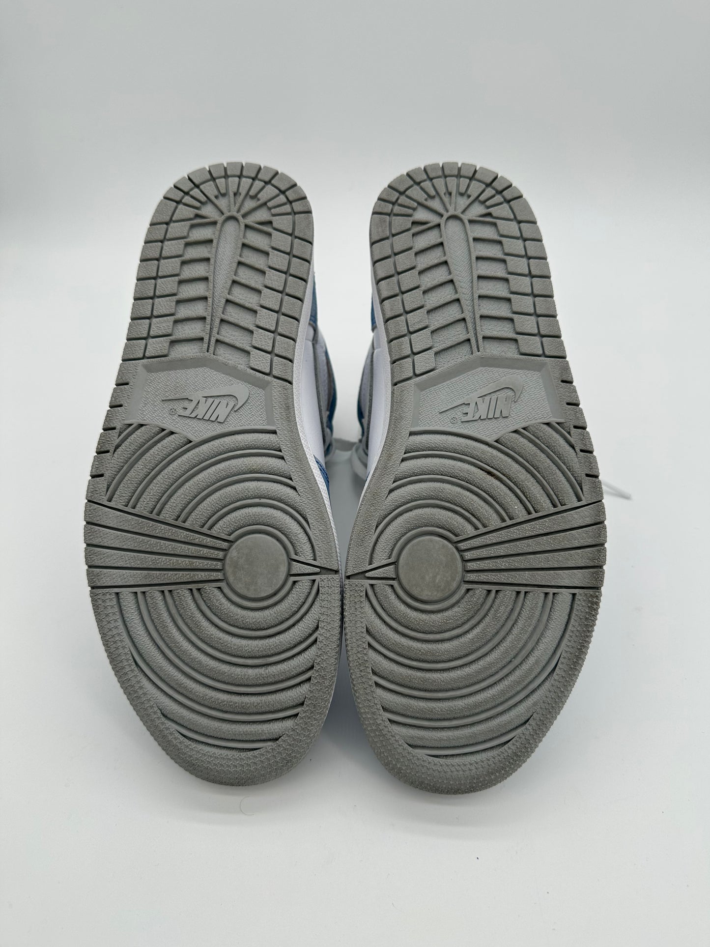 Jordan 1 Retro High Hyper Royal Smoke Grey