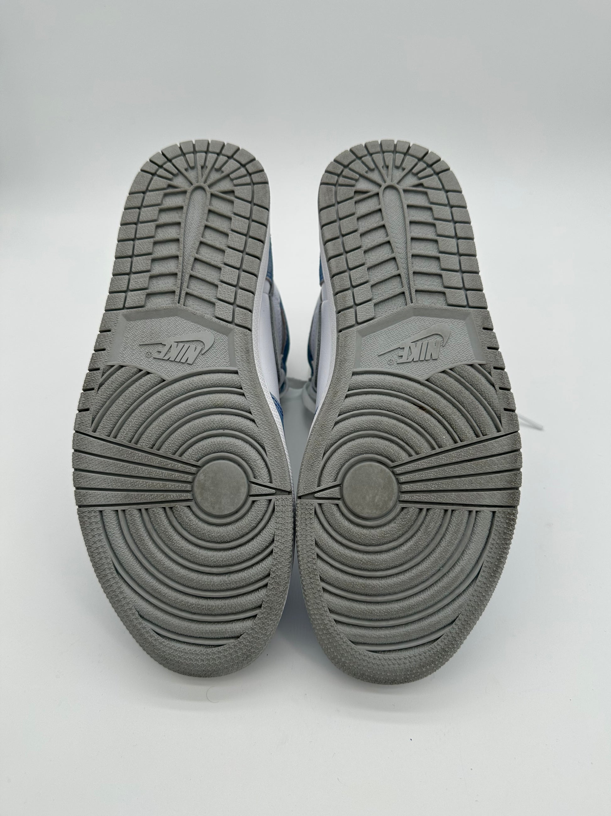 Jordan 1 Retro High Hyper Royal Smoke Grey