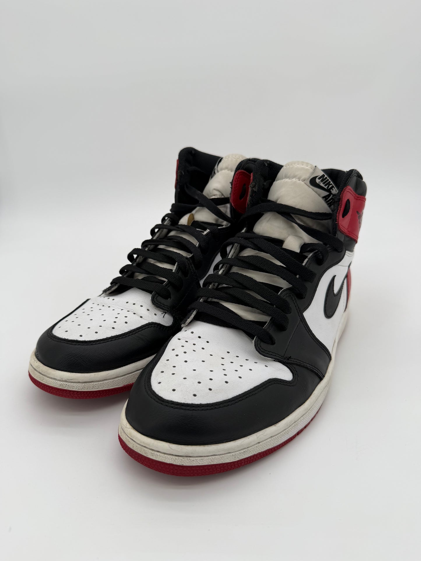 Jordan 1 Retro Black Toe (2016)
