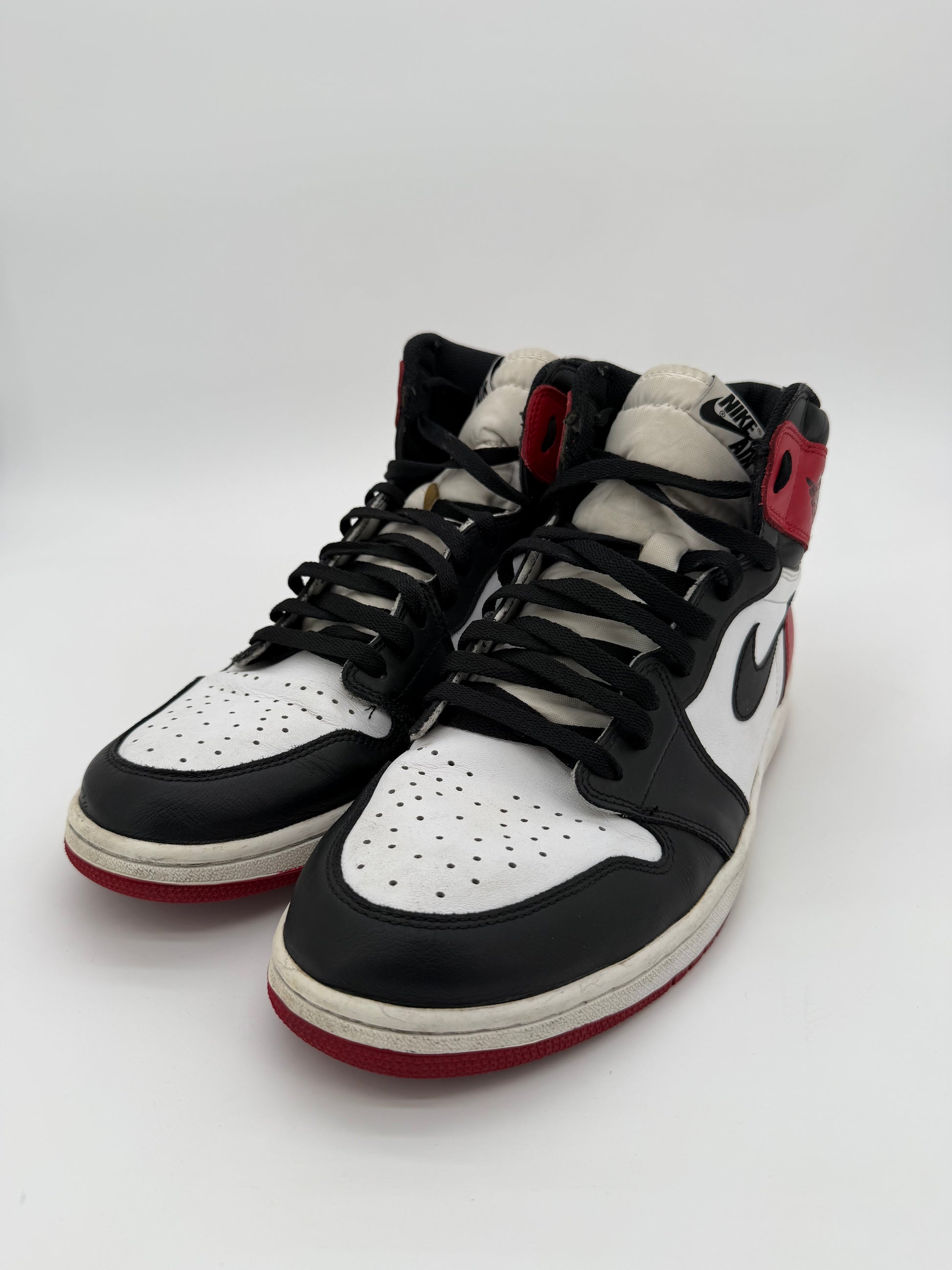 Jordan 1 Retro Black Toe (2016)