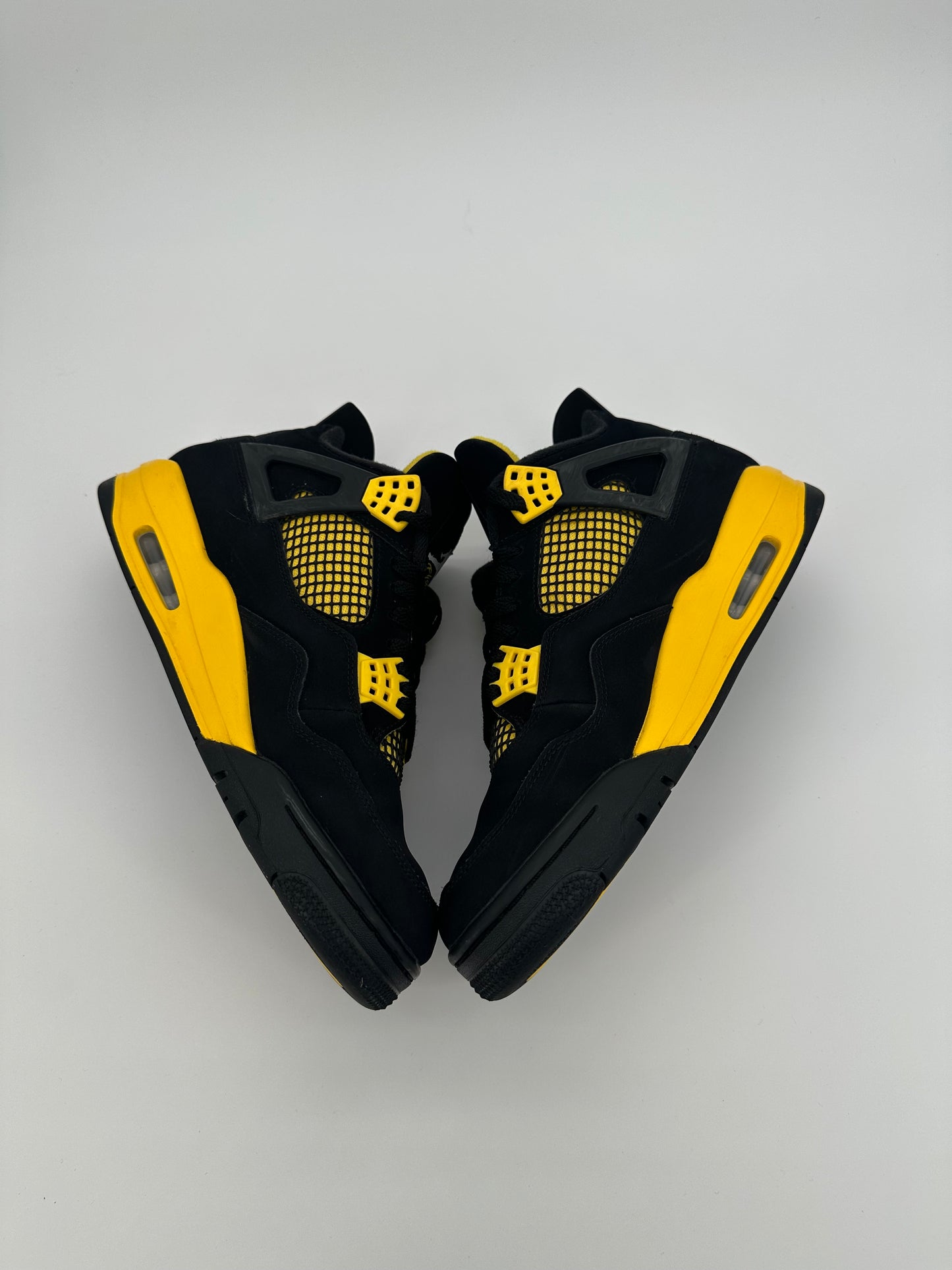 Jordan 4 Retro Thunder (2023)