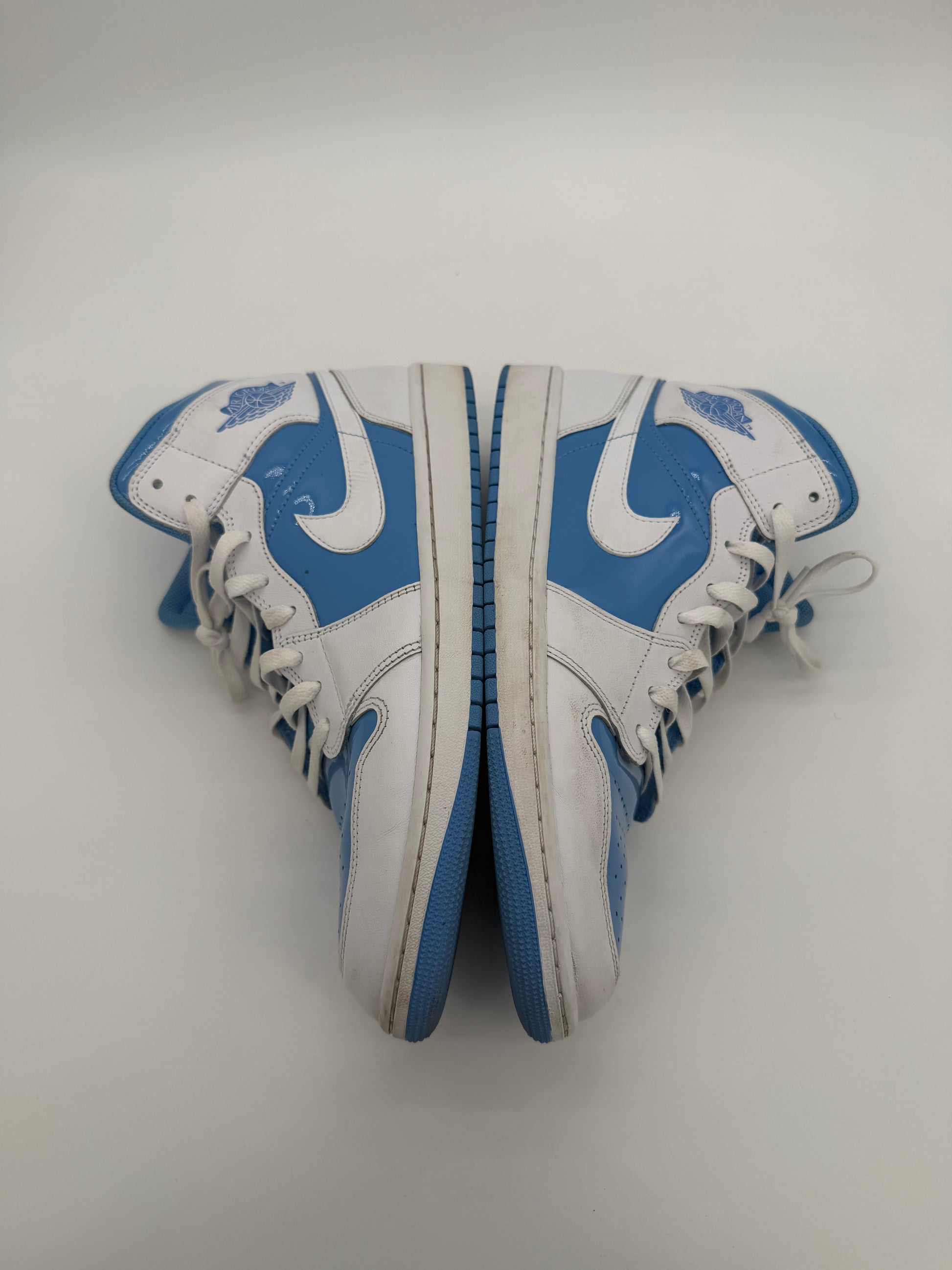 Jordan 1 Mid Legend Blue