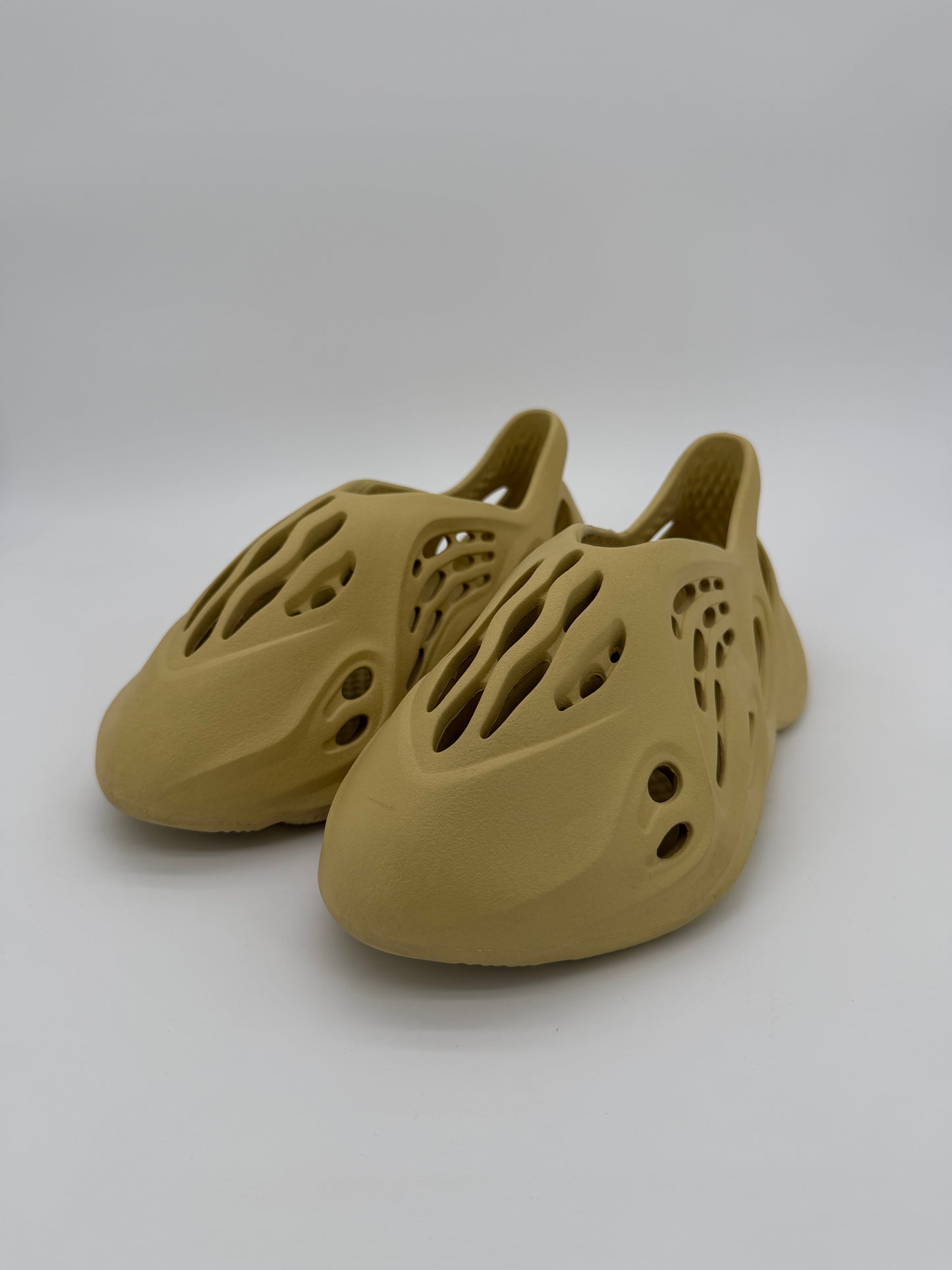 adidas Yeezy Foam RNNR Sulfur