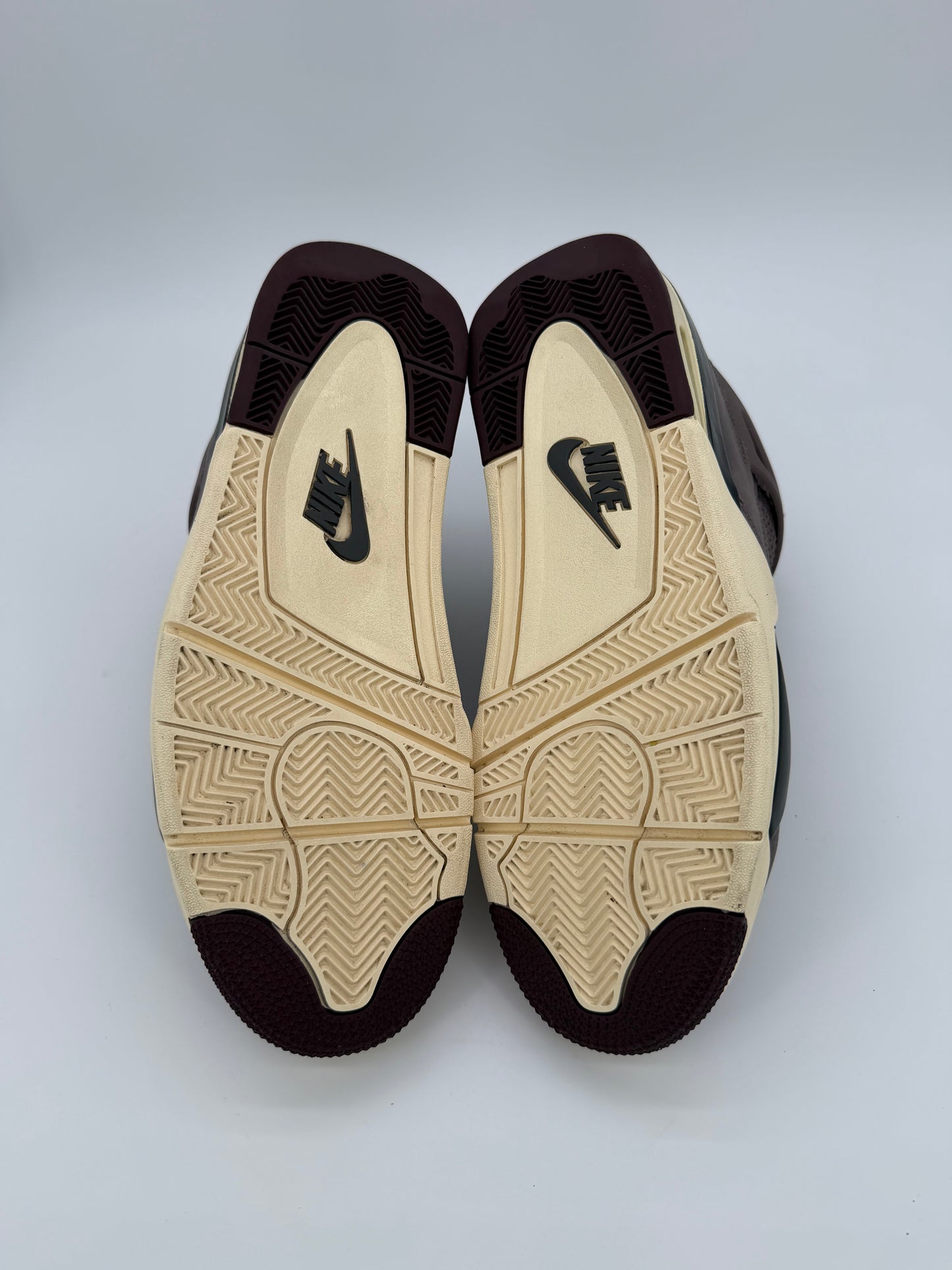 Jordan 4 Retro SP A Ma Maniére Violet Ore