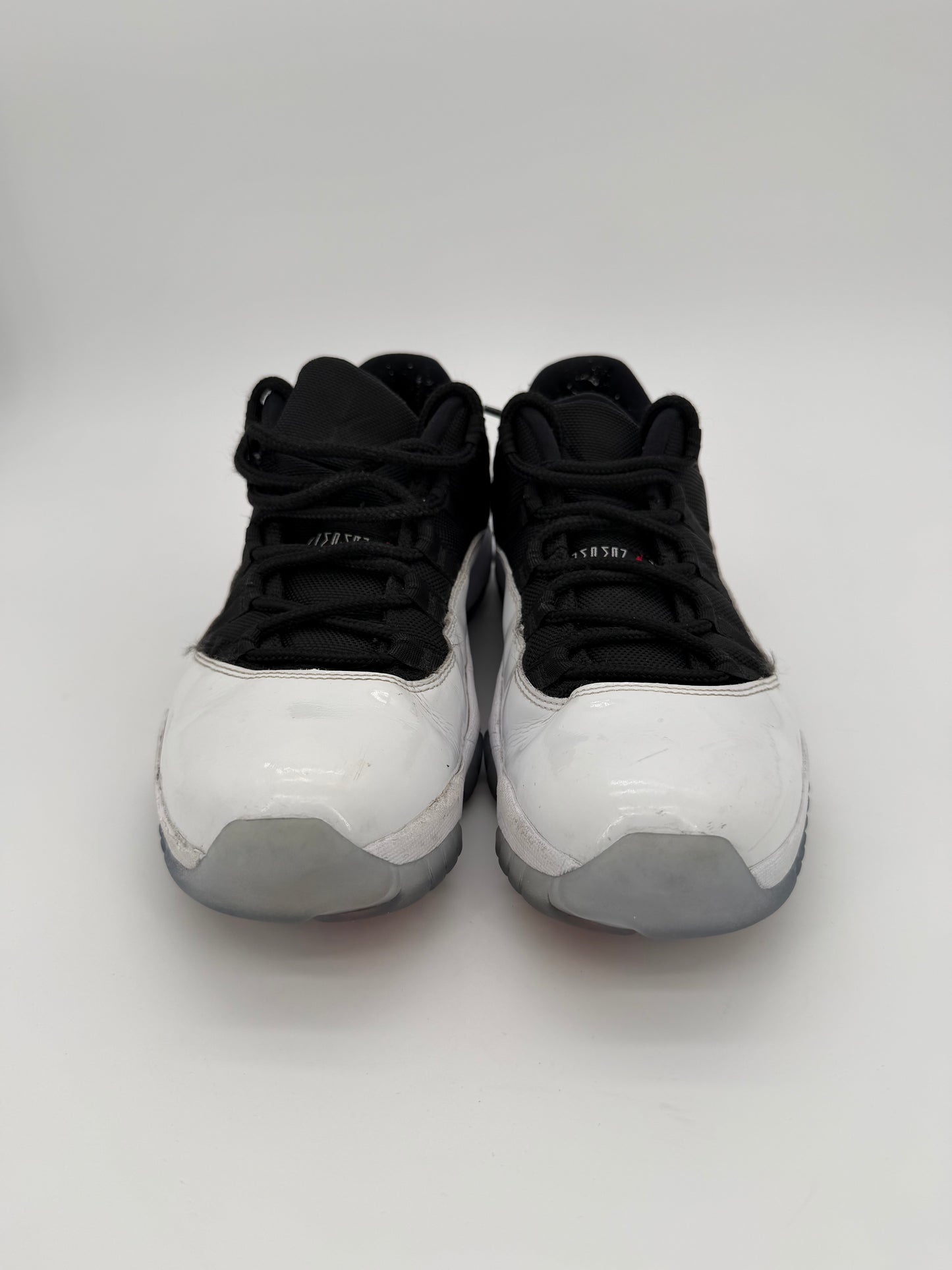 Jordan 11 Retro Low Tuxedo