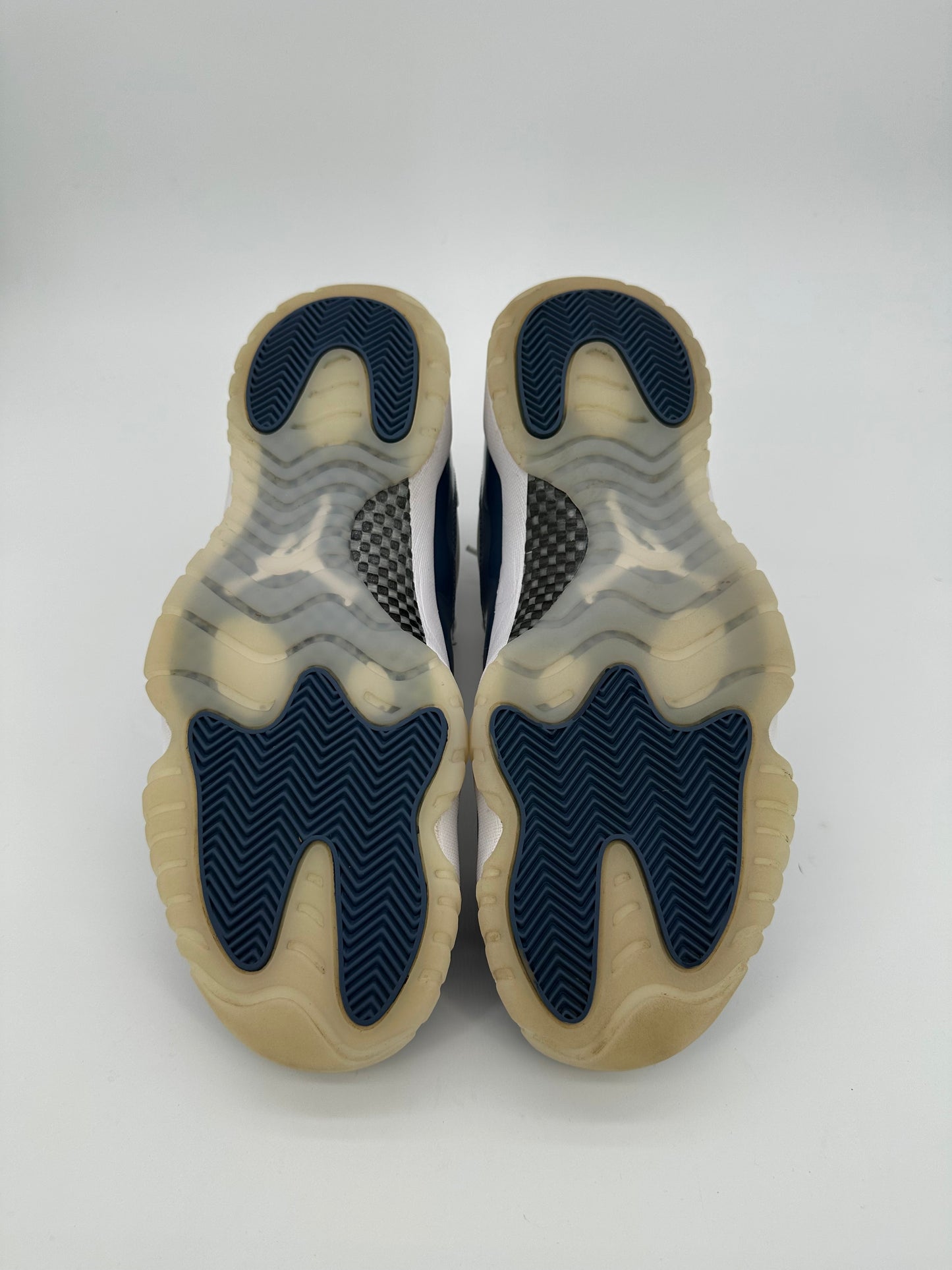 Jordan 11 Retro Low Diffused Blue