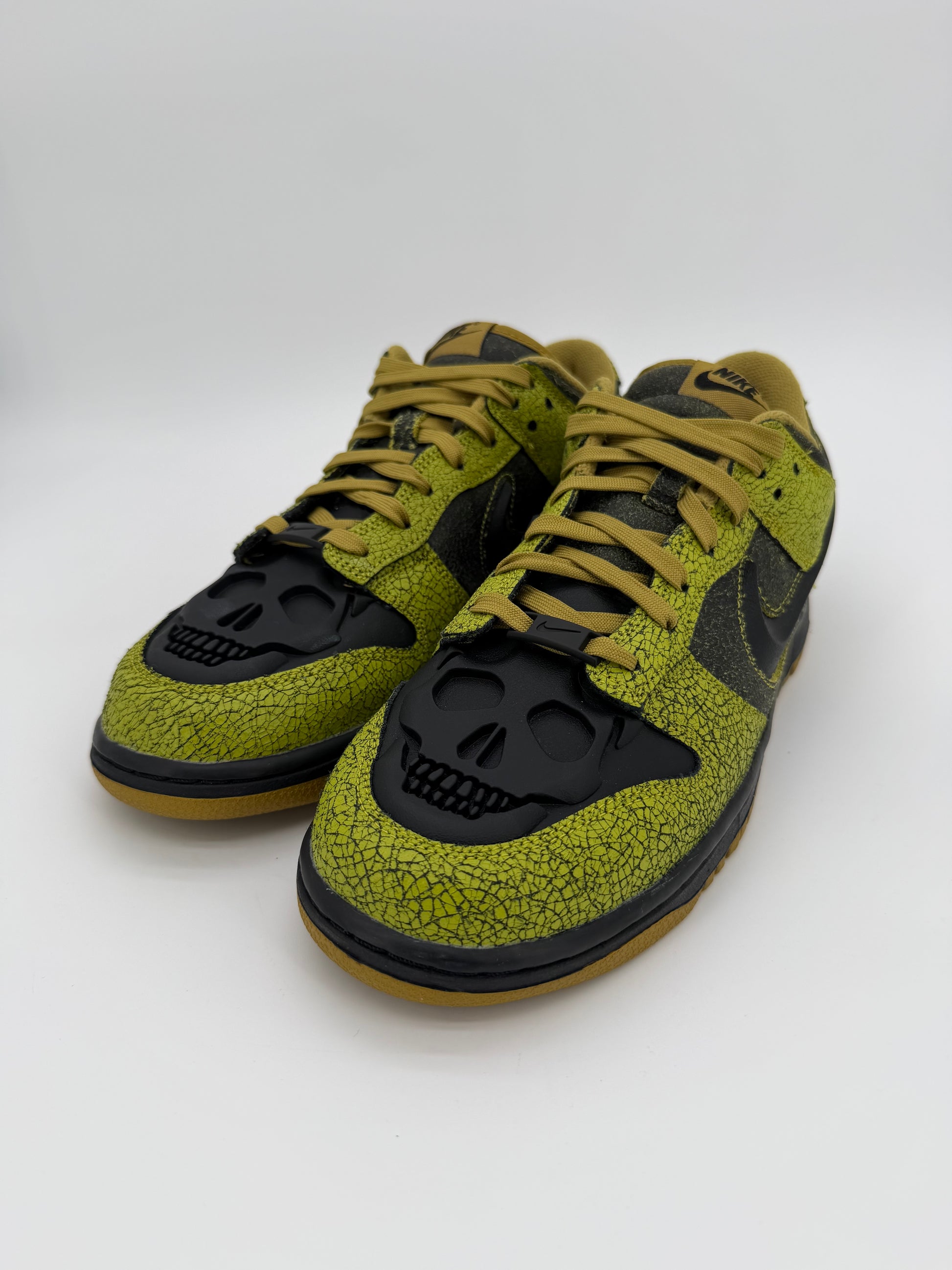 Nike Dunk Low Retro QS Halloween Skull