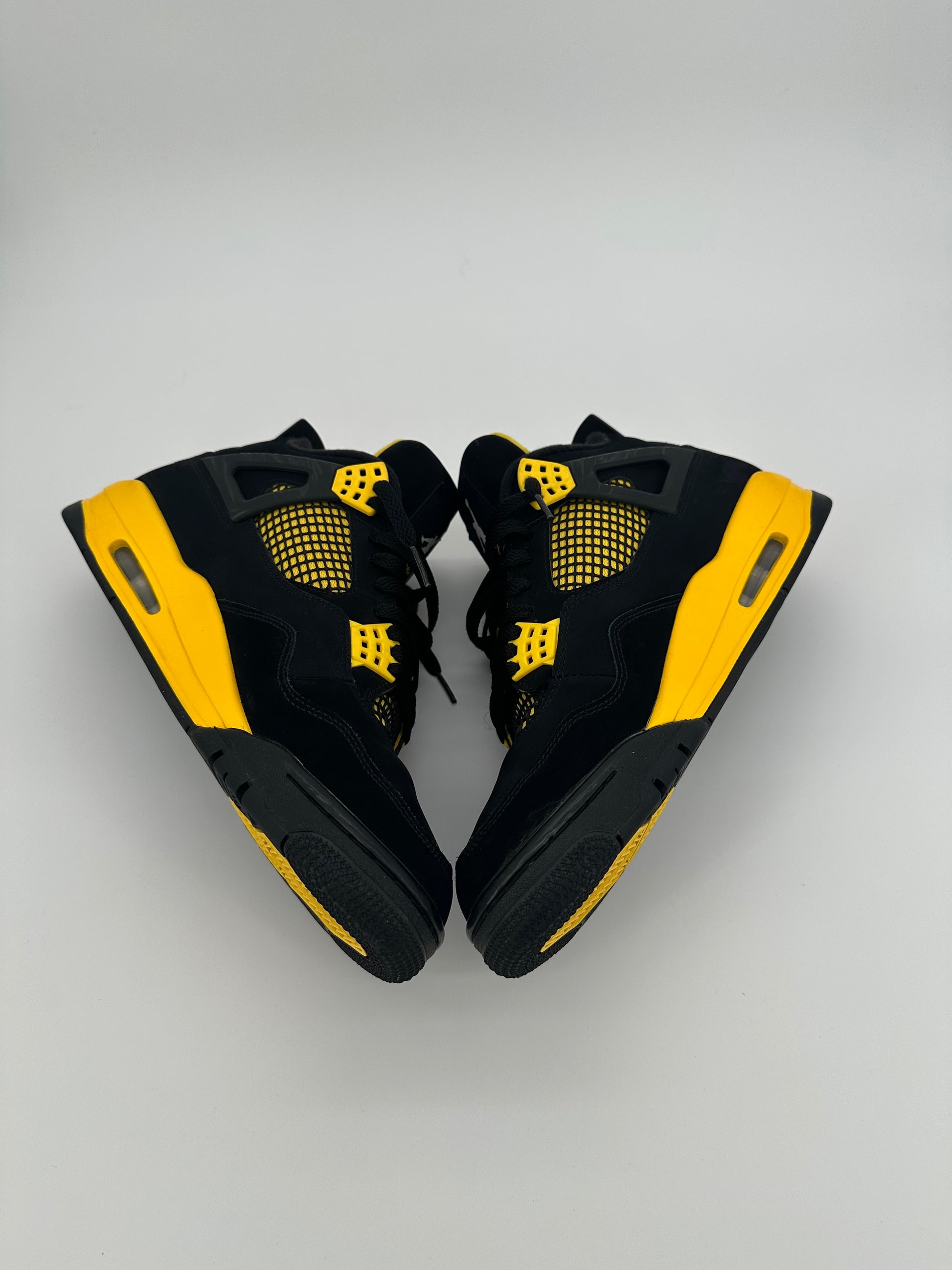 Jordan 4 Retro Thunder (2023)