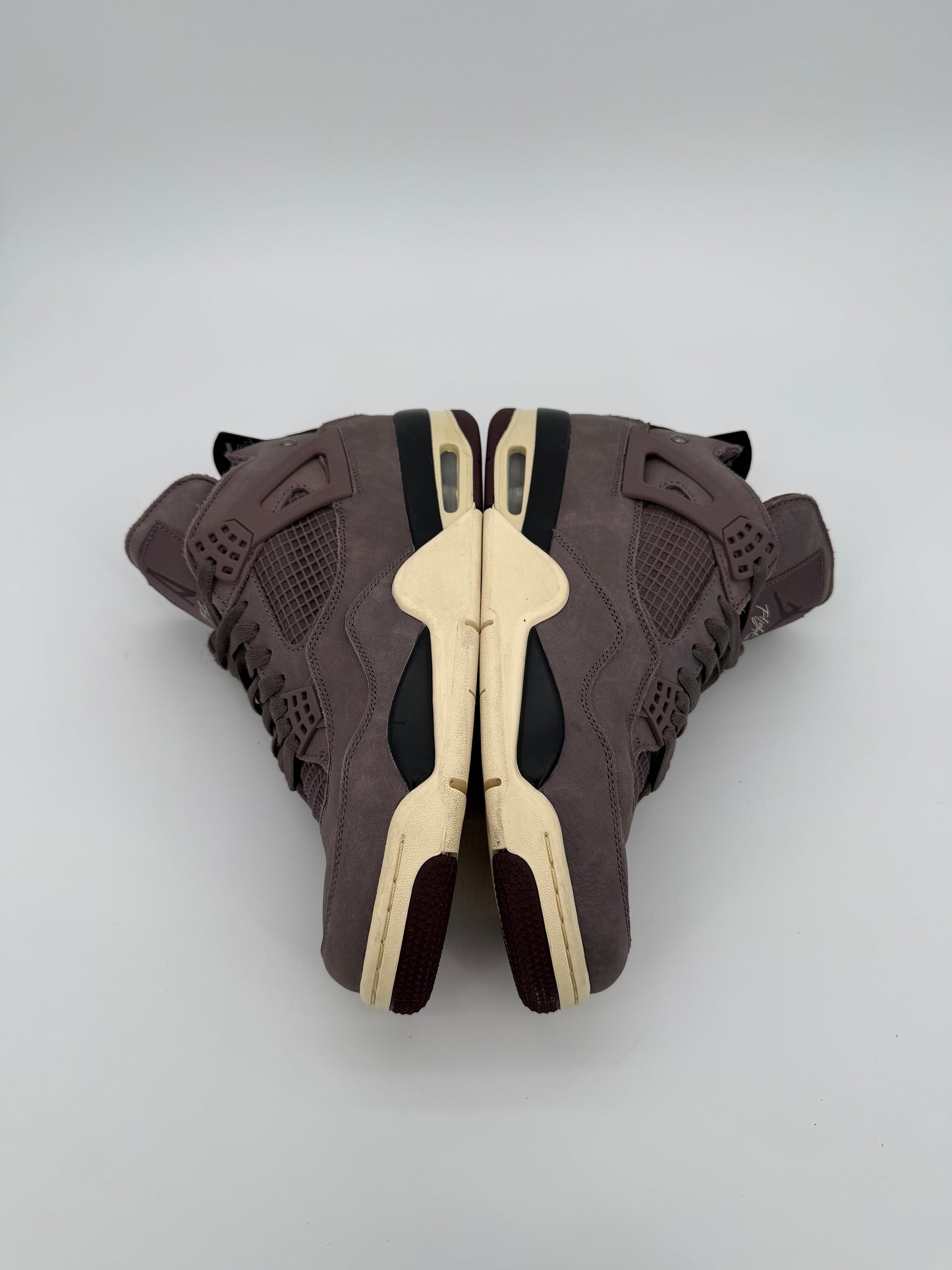 Jordan 4 Retro SP A Ma Maniére Violet Ore