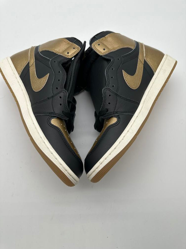 Jordan 1 Retro High OG Black Metallic Gold