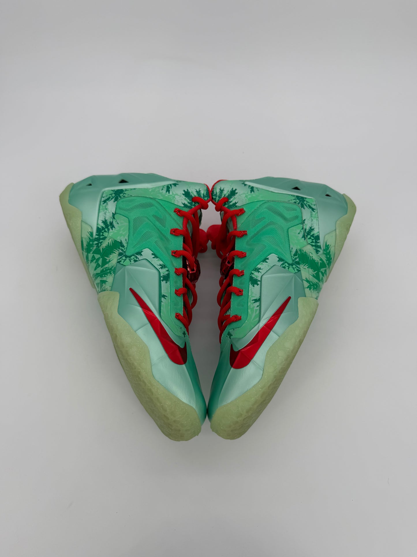 Nike LeBron 11 Christmas