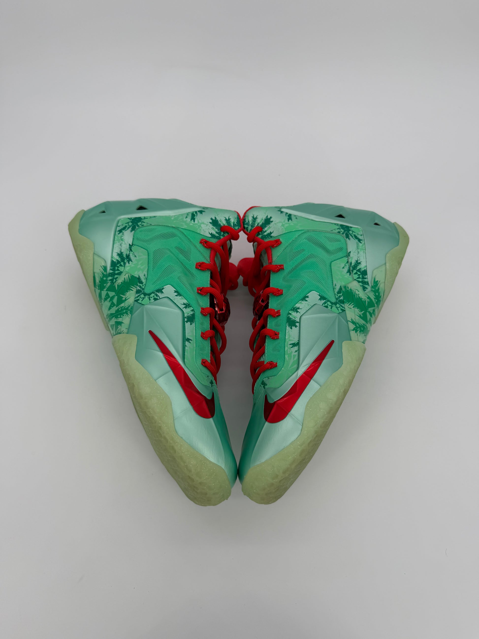 Nike LeBron 11 Christmas