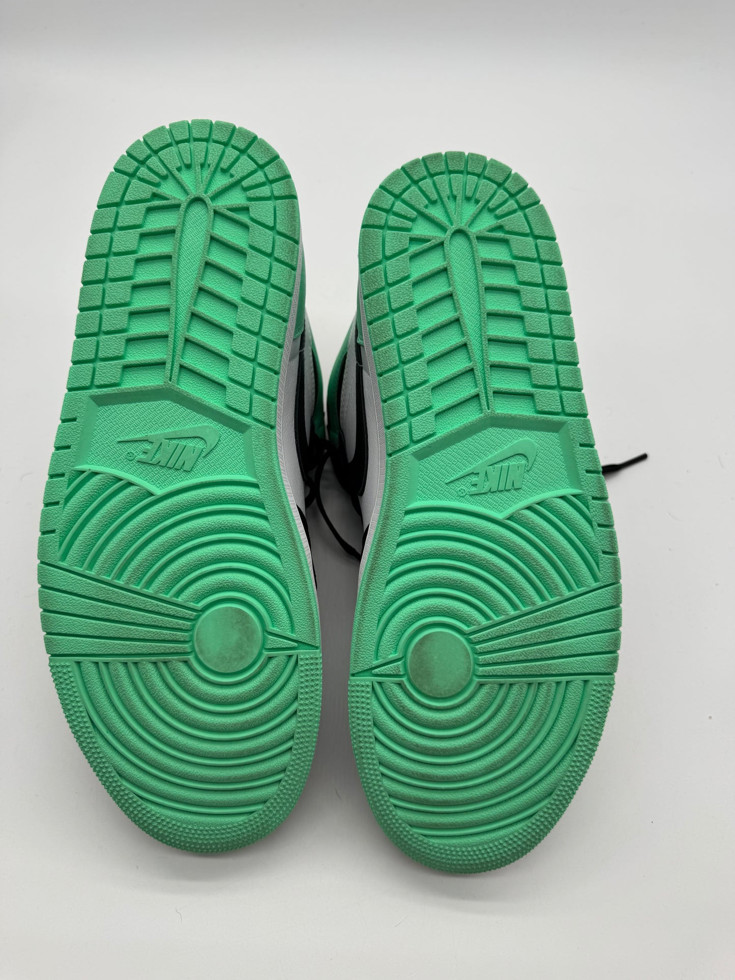Jordan 1 Retro High OG Green Glow (No Lid)