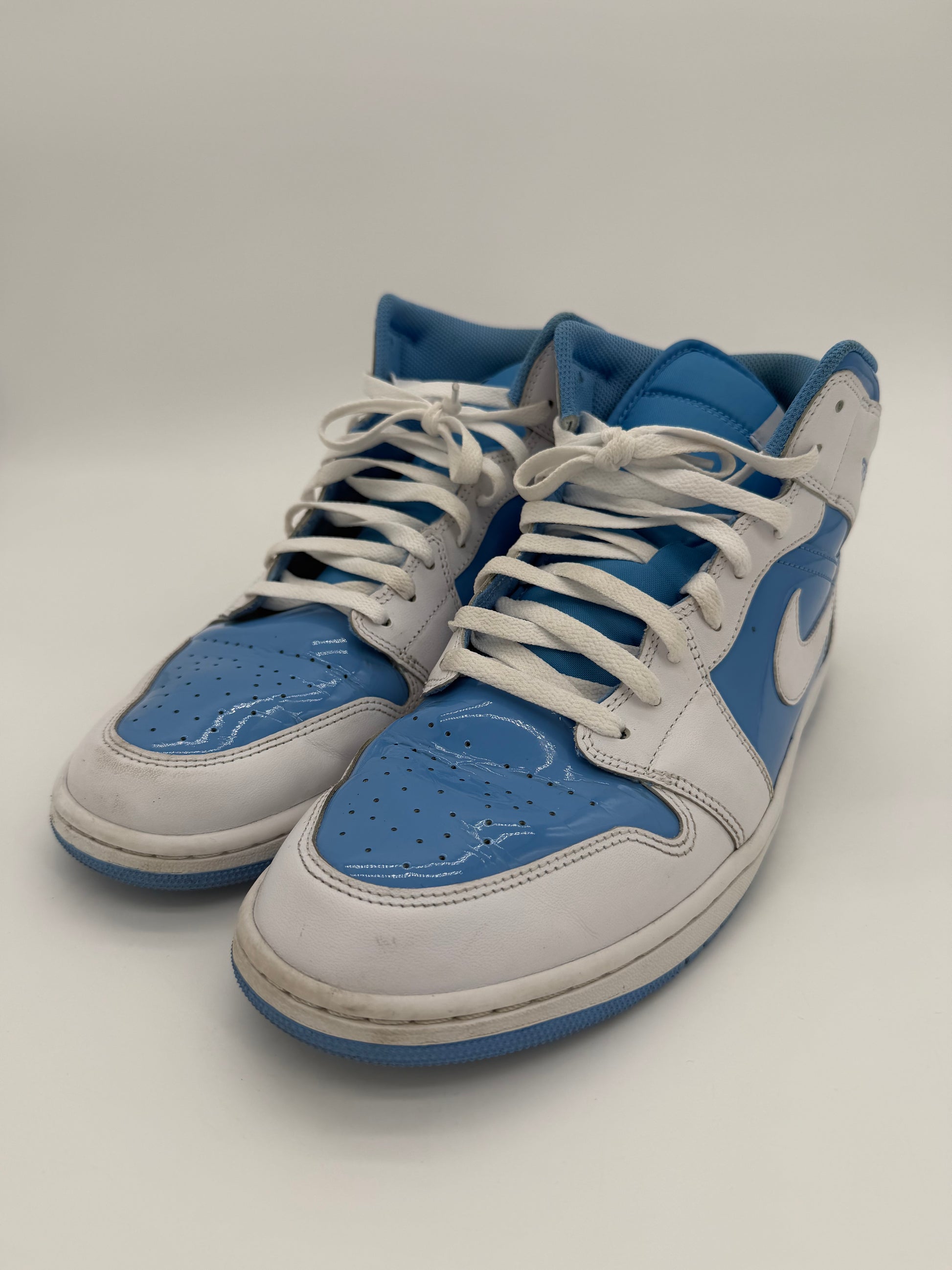 Jordan 1 Mid Legend Blue