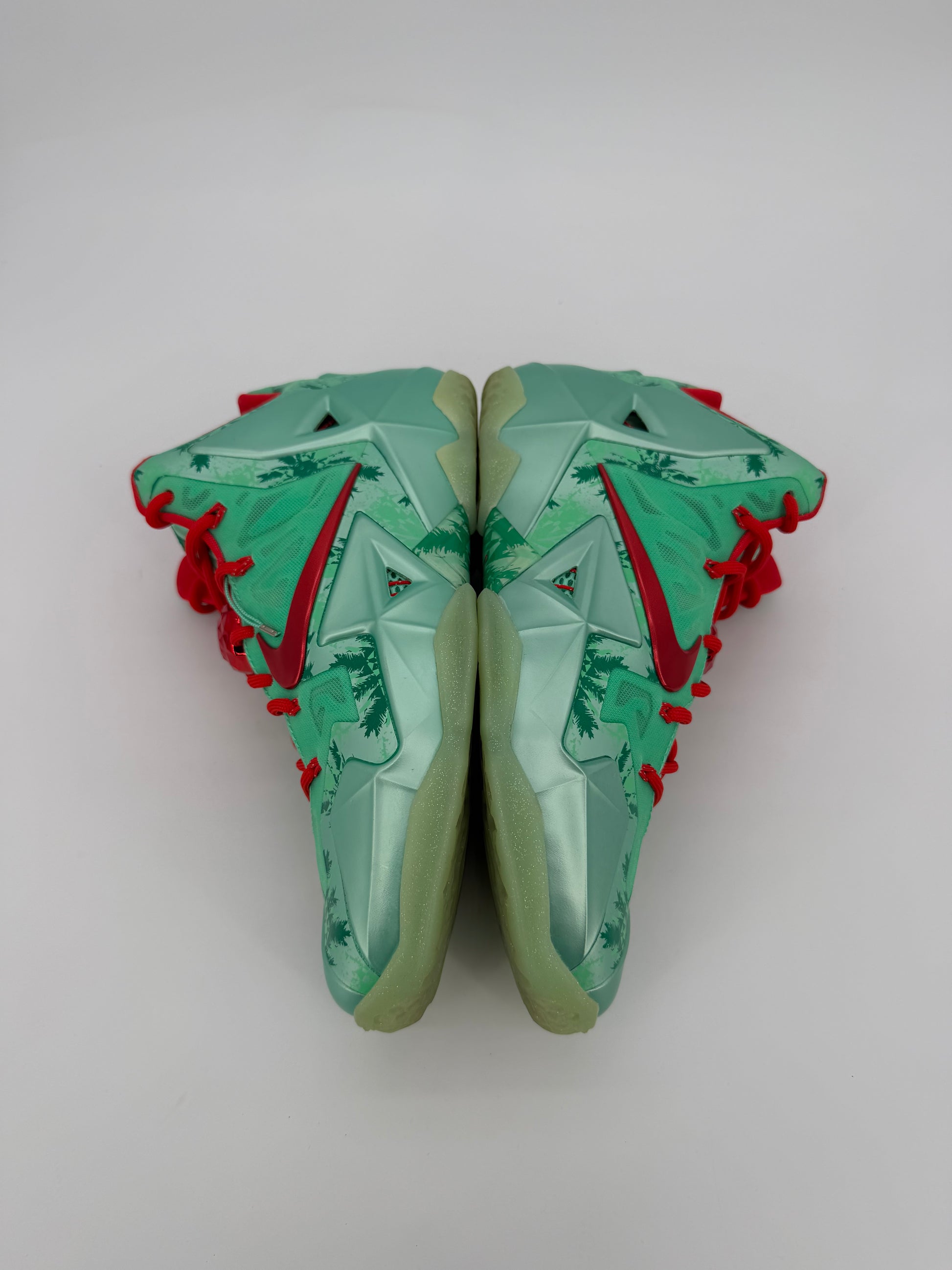Nike LeBron 11 Christmas
