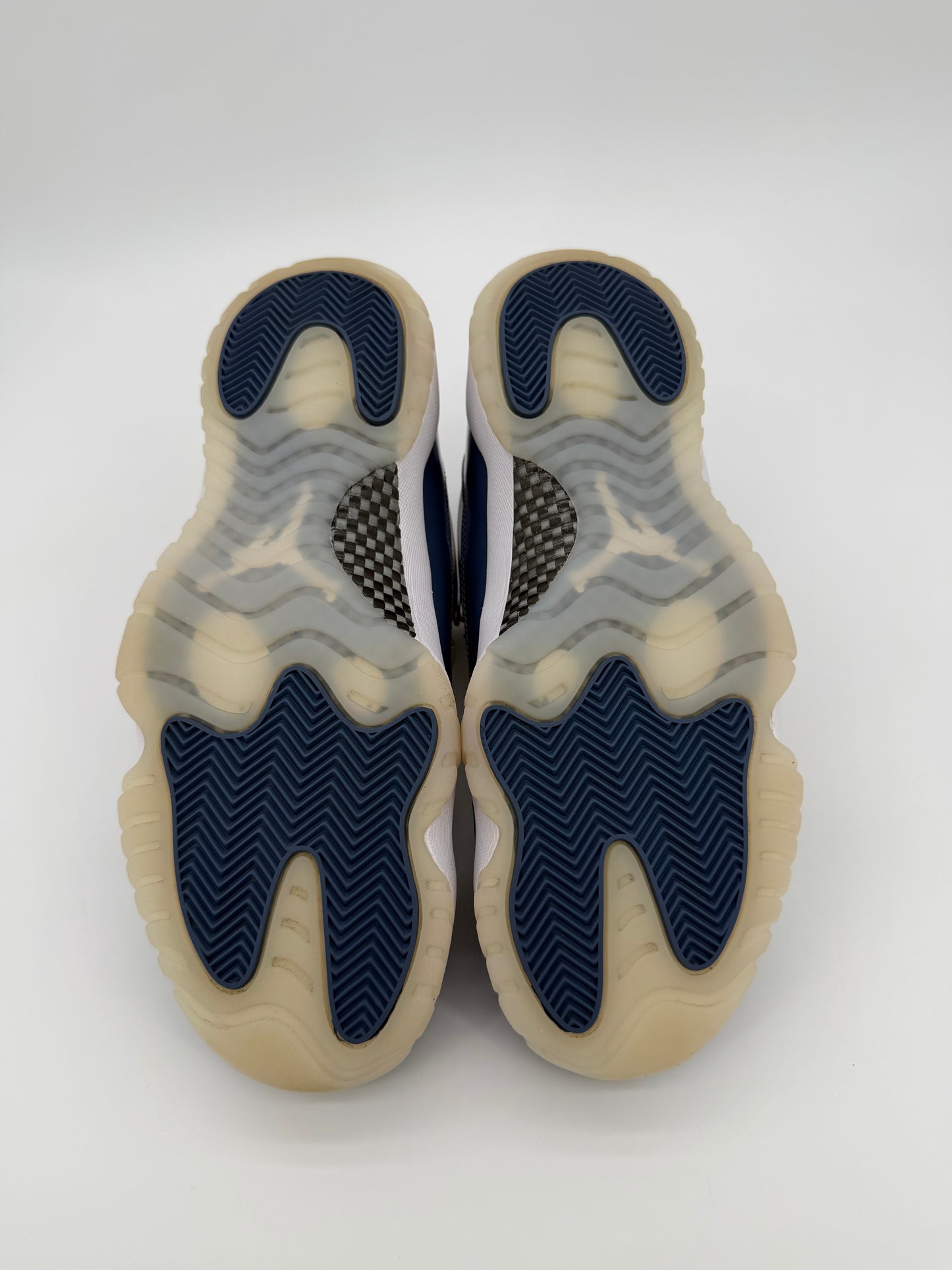Jordan 11 Retro Low Diffused Blue