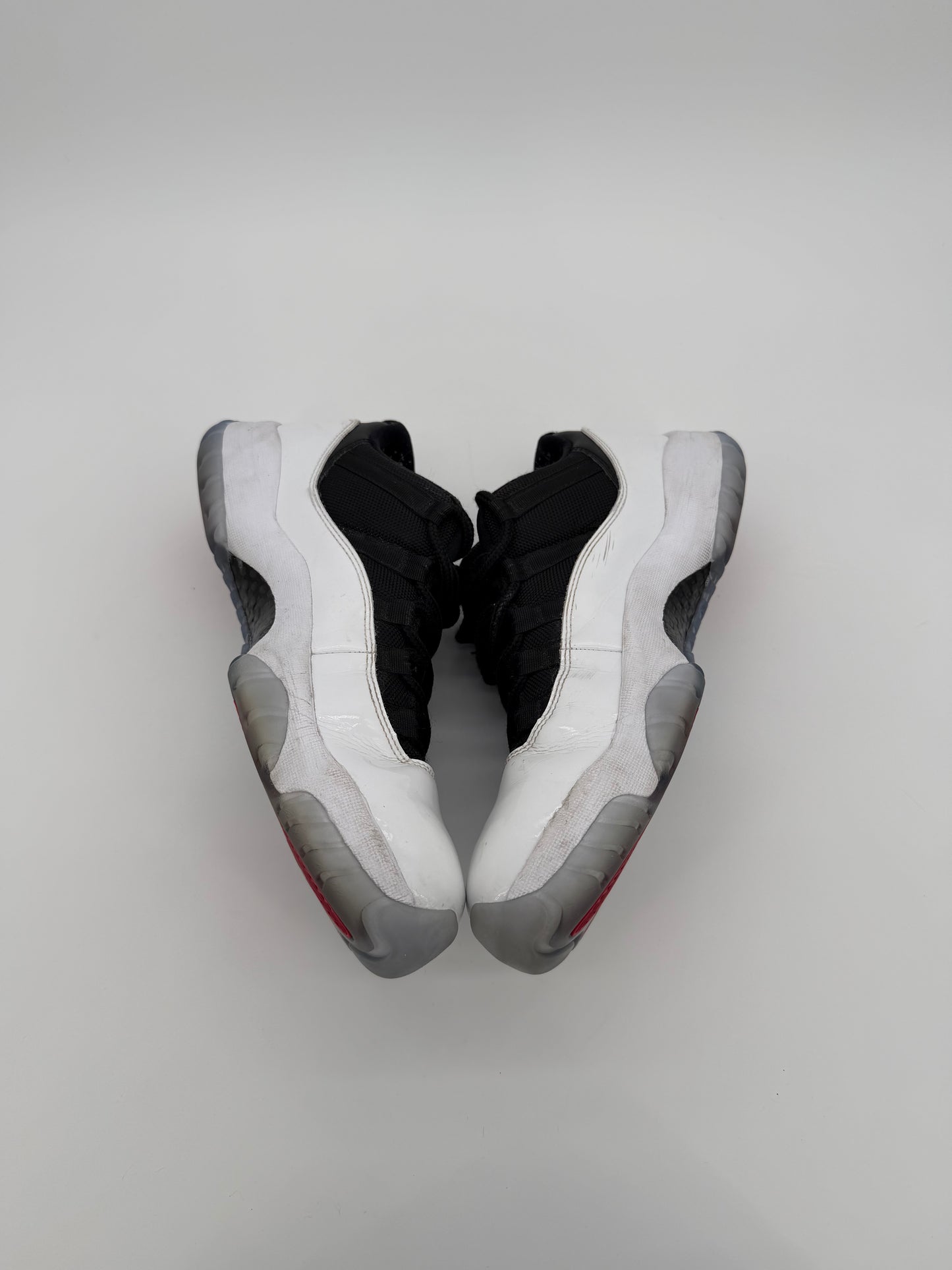 Jordan 11 Retro Low Tuxedo