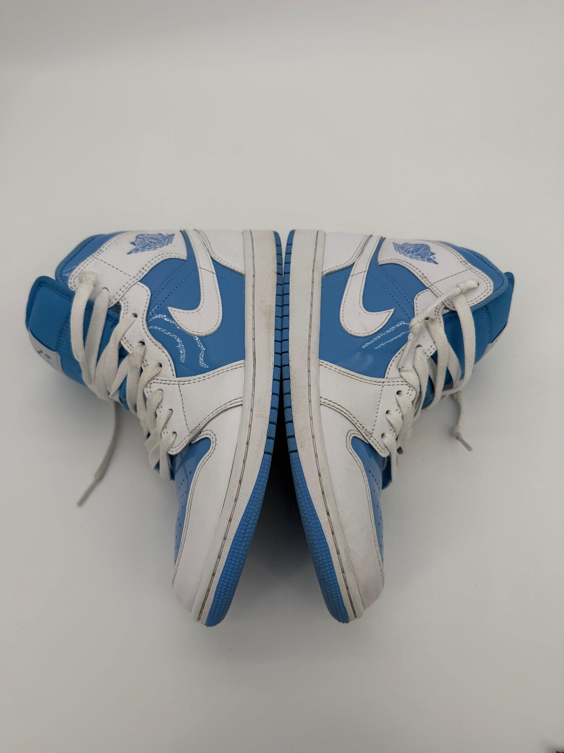 Jordan 1 Mid Legend Blue