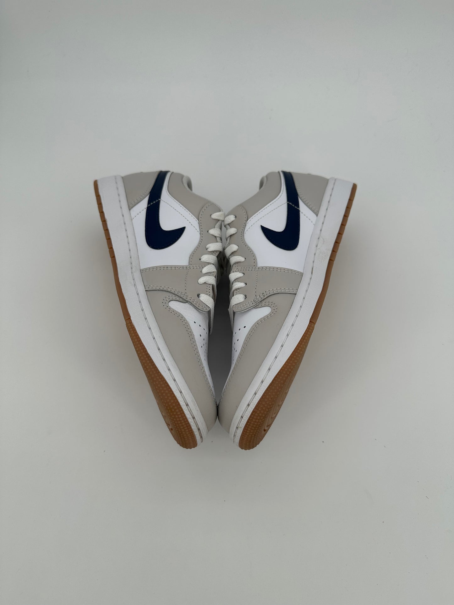 Jordan 1 Low Midnight Navy Neutral Grey