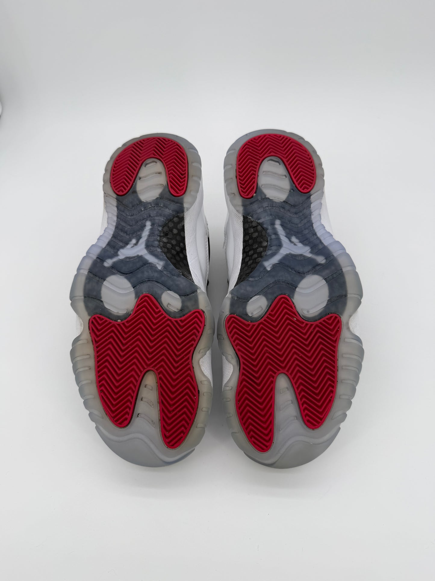 Jordan 11 Retro Low Tuxedo