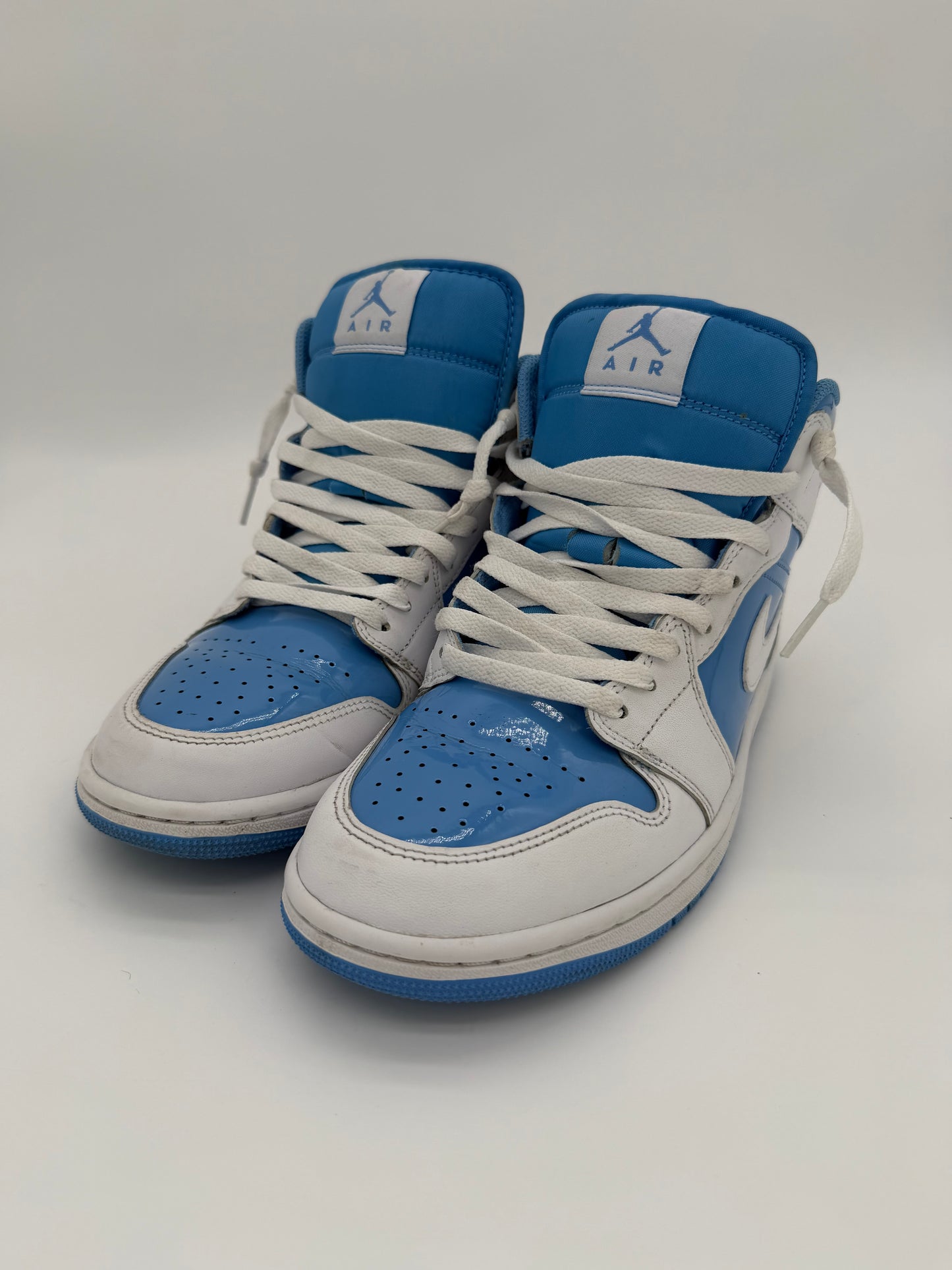 Jordan 1 Mid Legend Blue