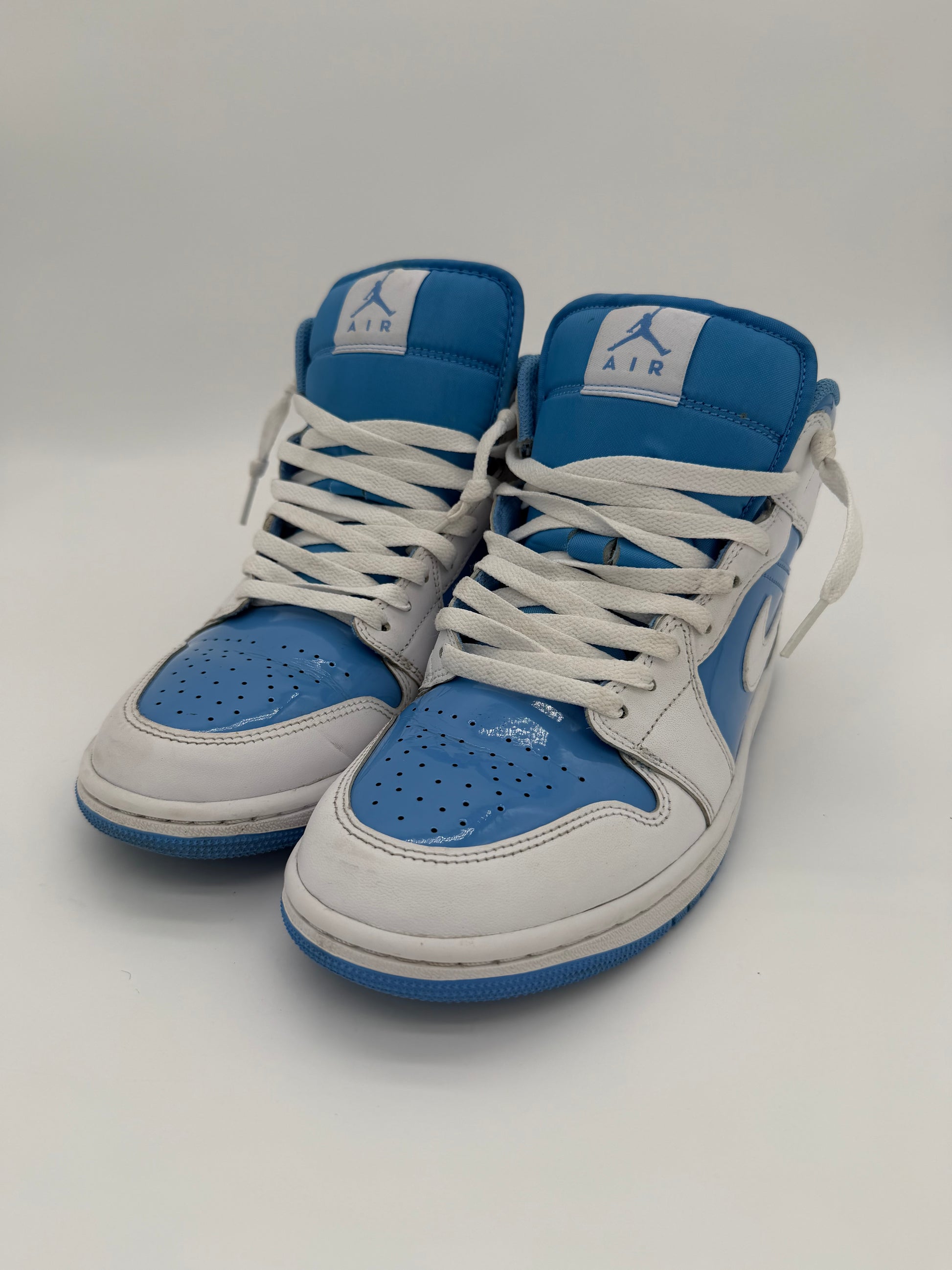 Jordan 1 Mid Legend Blue