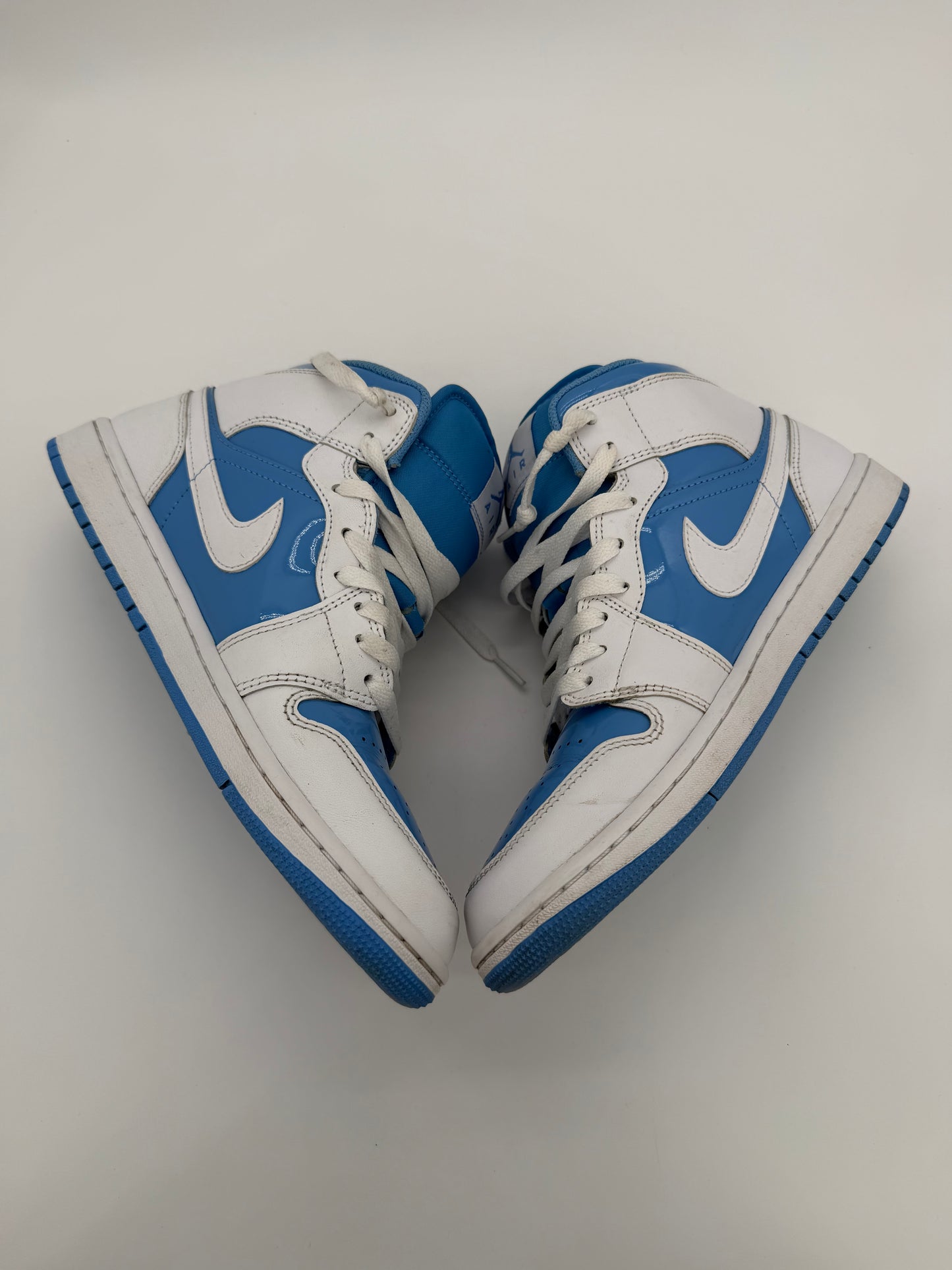 Jordan 1 Mid Legend Blue