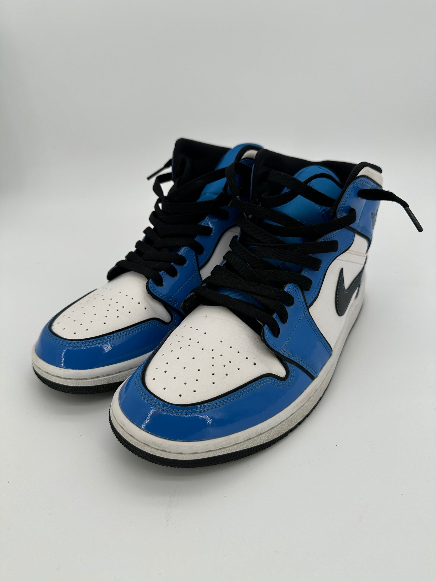 Jordan 1 Mid Signal Blue
