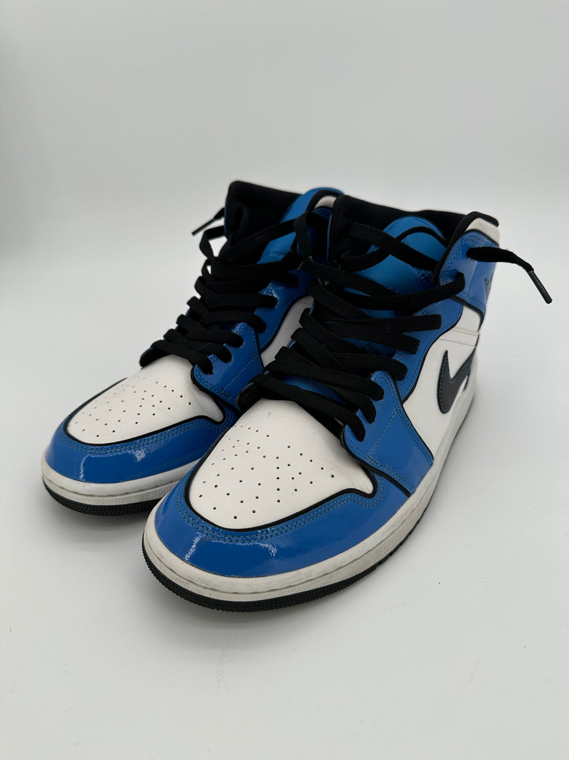 Jordan 1 Mid Signal Blue